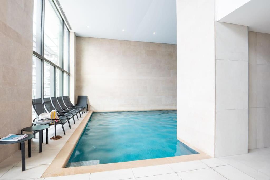 Pure luxe met zwembad en parking