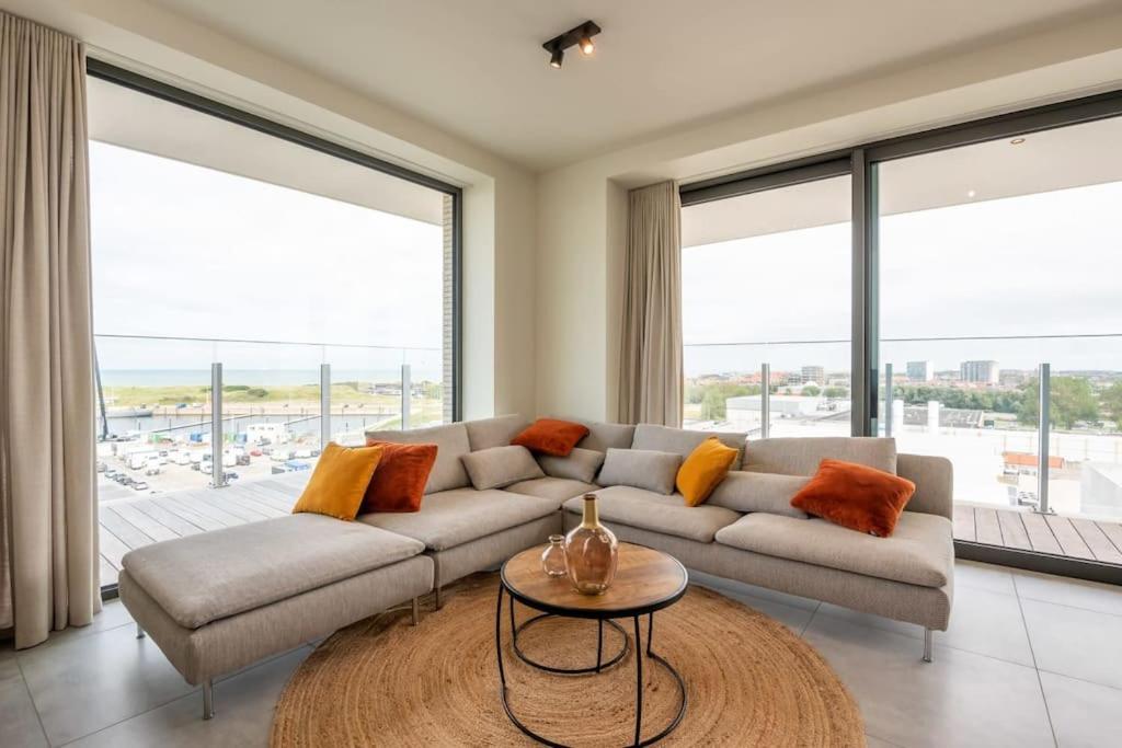 Pure luxe met zwembad en parking