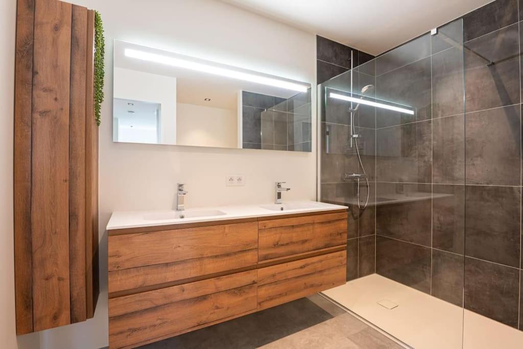 Pure luxe met zwembad en parking