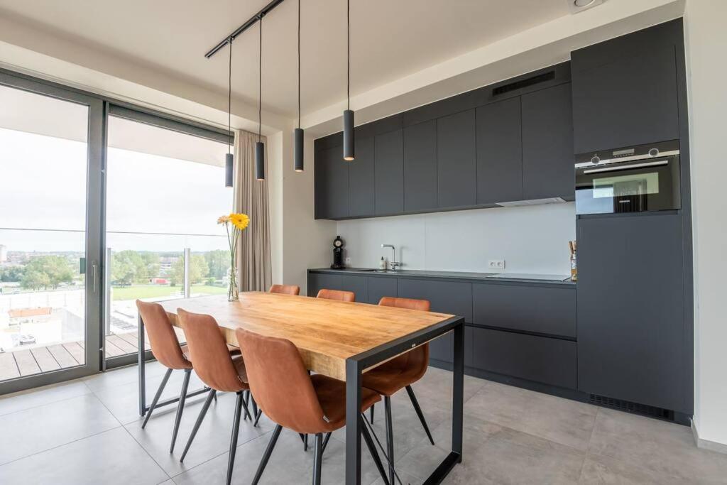 Pure luxe met zwembad en parking
