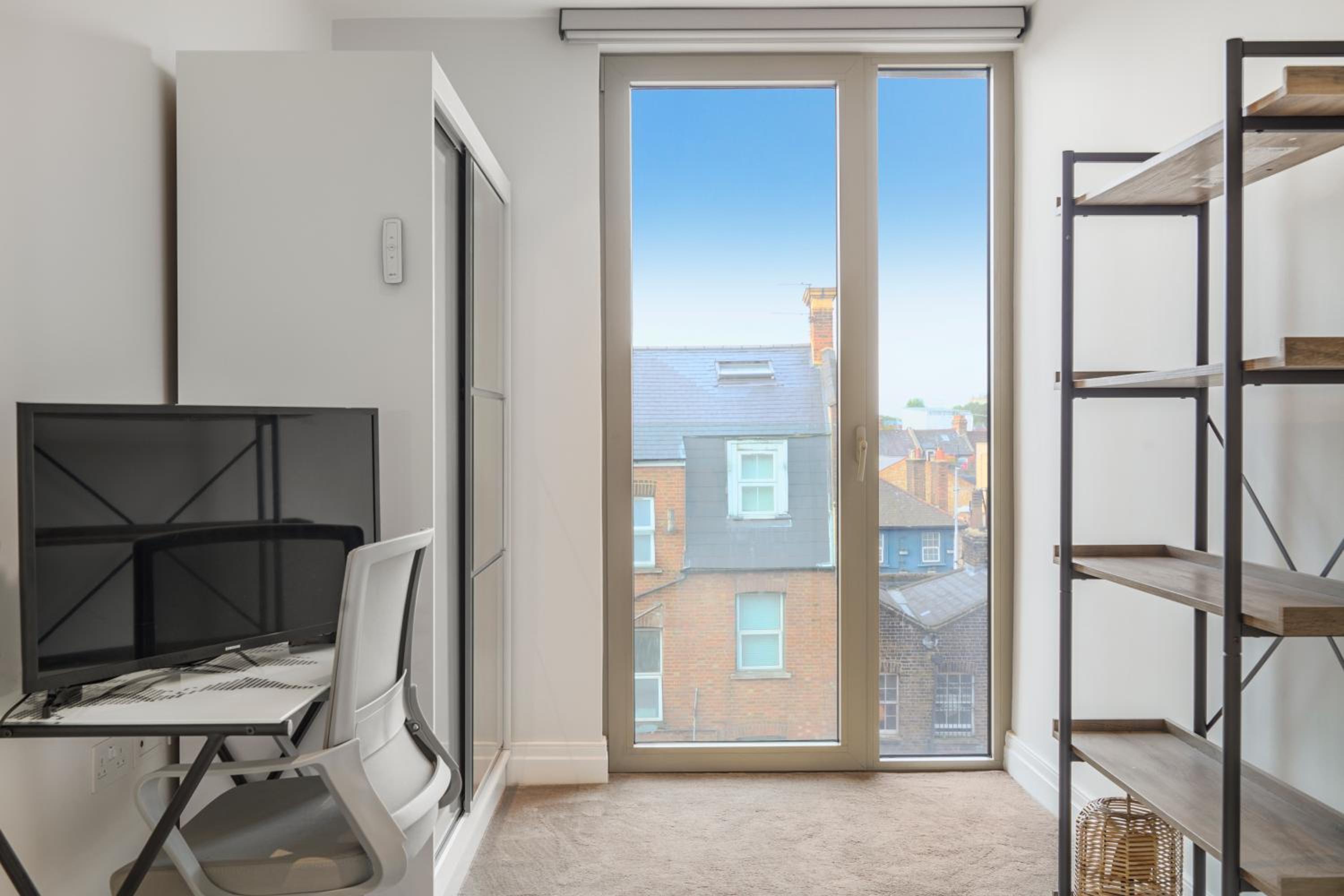 Utopian 3 bedroom Apartment Kilburn