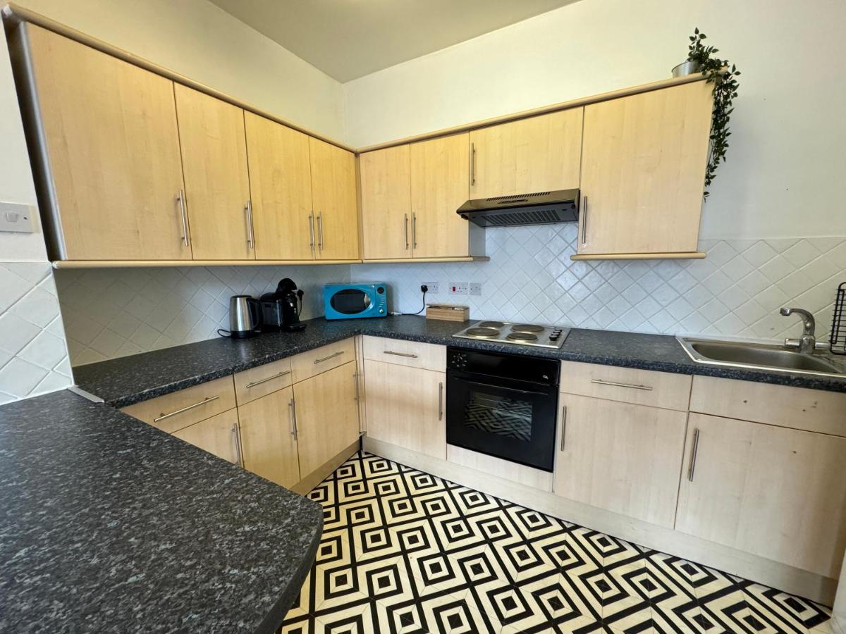 Space for groups, 10 mins from Queen St! view 3