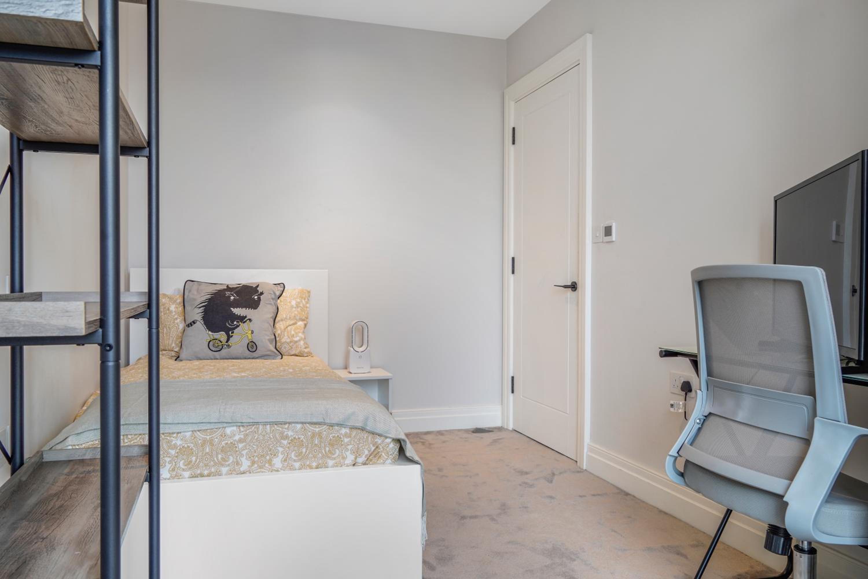 Utopian 3 bedroom Apartment Kilburn