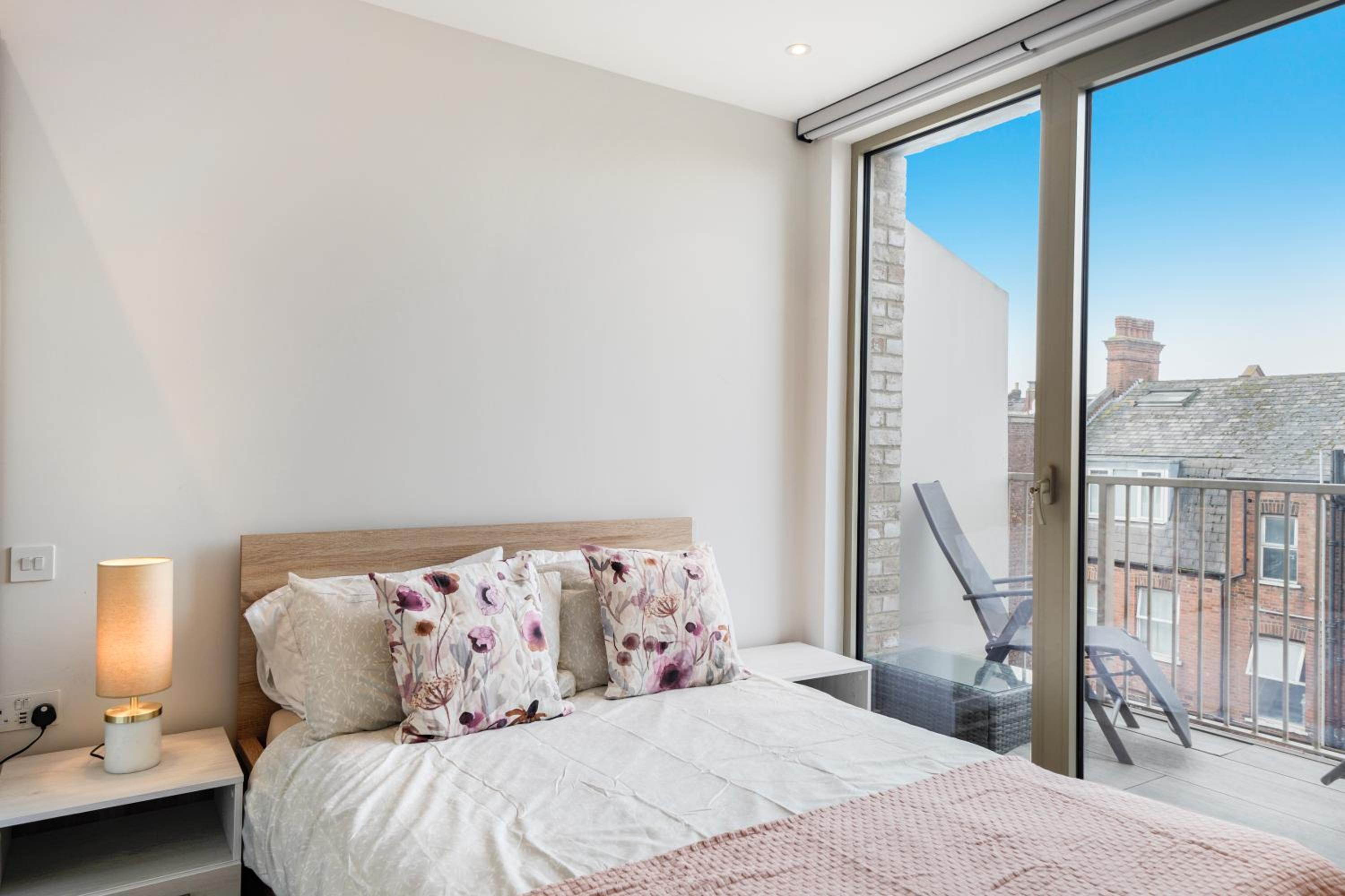 Utopian 3 bedroom Apartment Kilburn