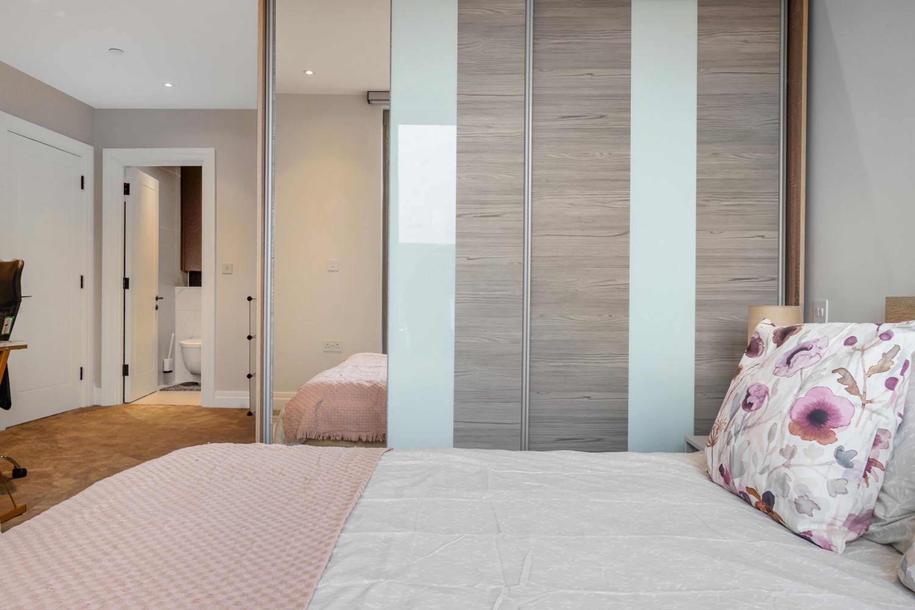 Utopian 3 bedroom Apartment Kilburn