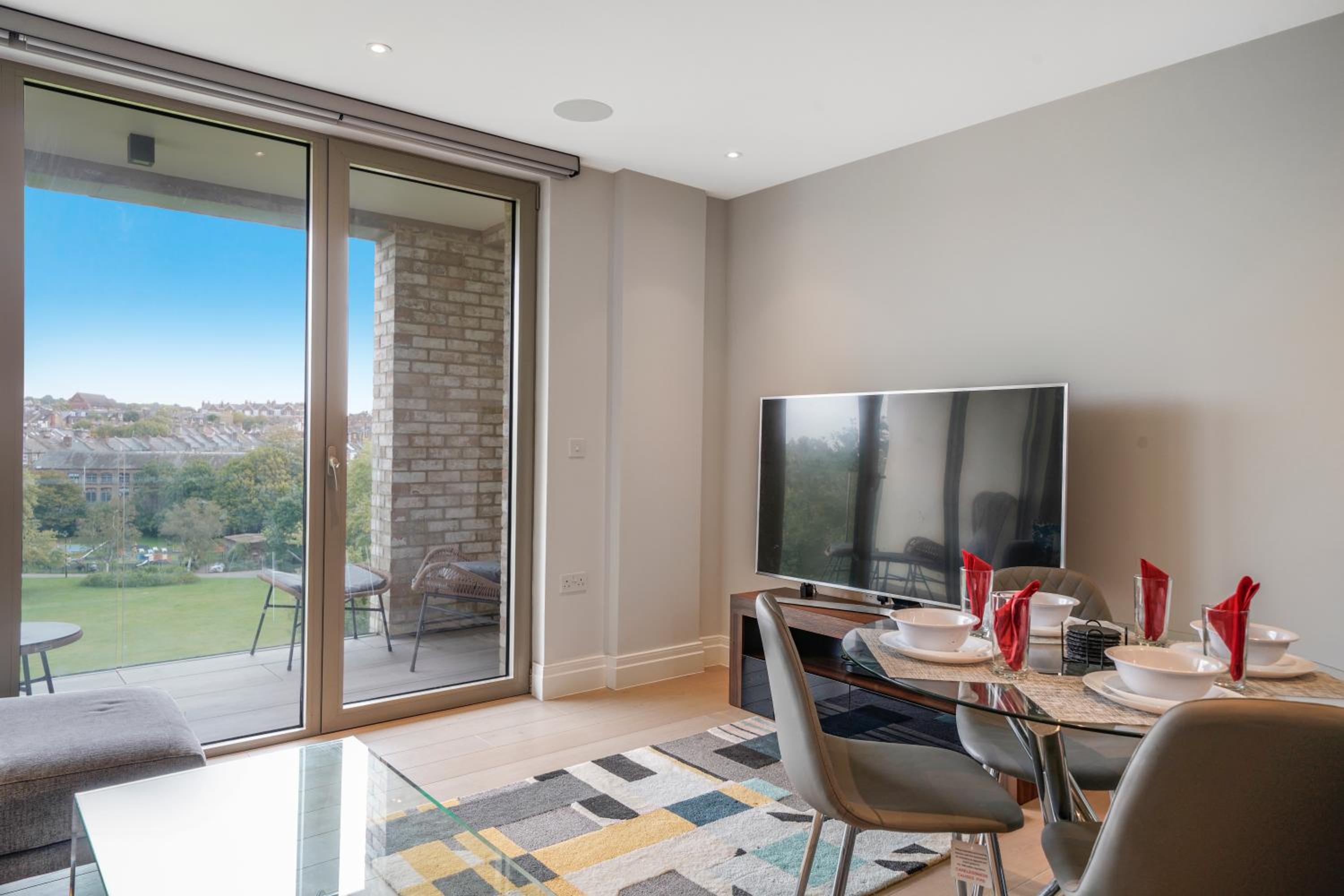 Utopian 3 bedroom Apartment Kilburn