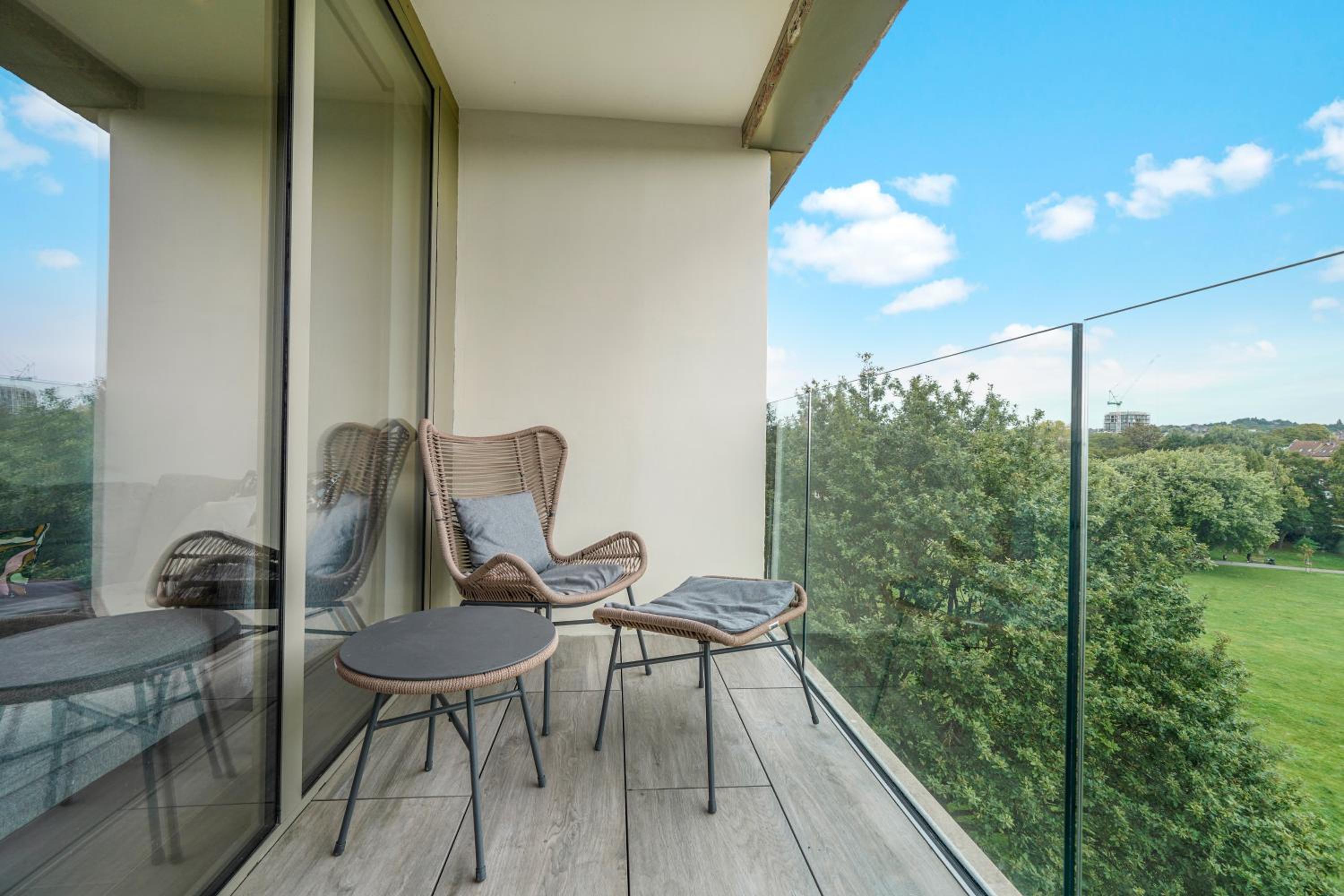 Utopian 3 bedroom Apartment Kilburn