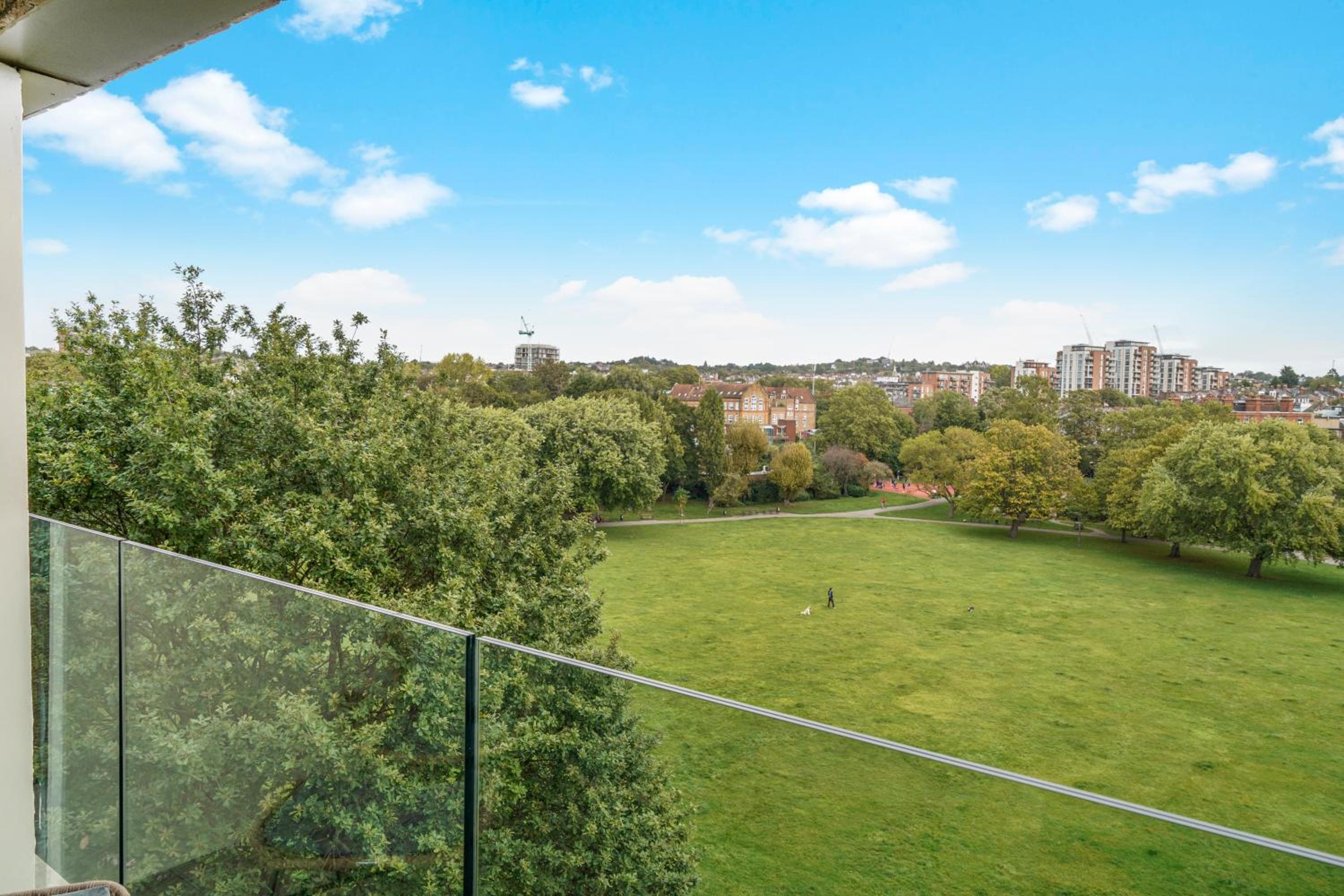 Utopian 3 bedroom Apartment Kilburn