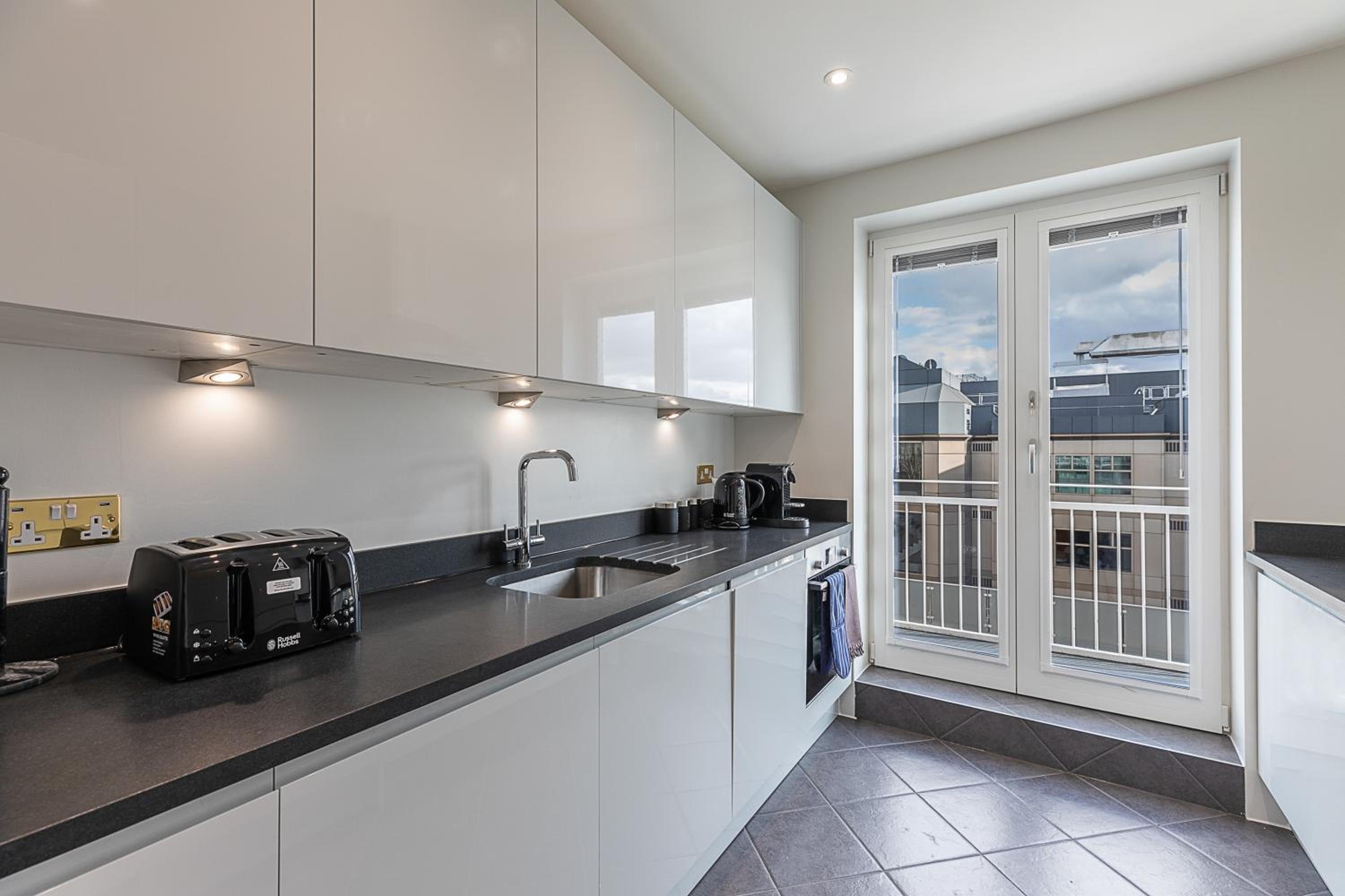 Astonishing flats near Mayfair & Piccadilly Circus