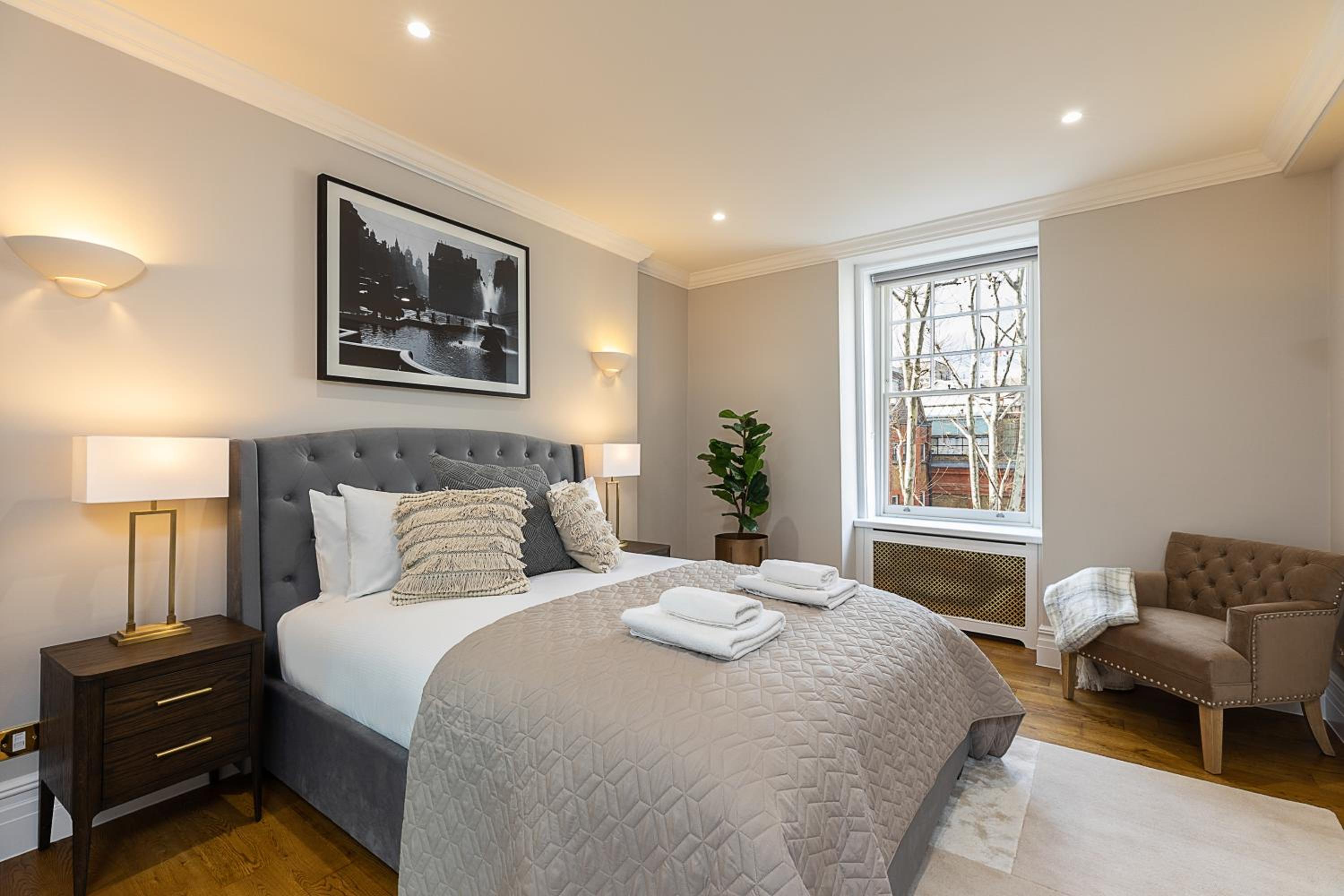 Astonishing flats near Mayfair & Piccadilly Circus