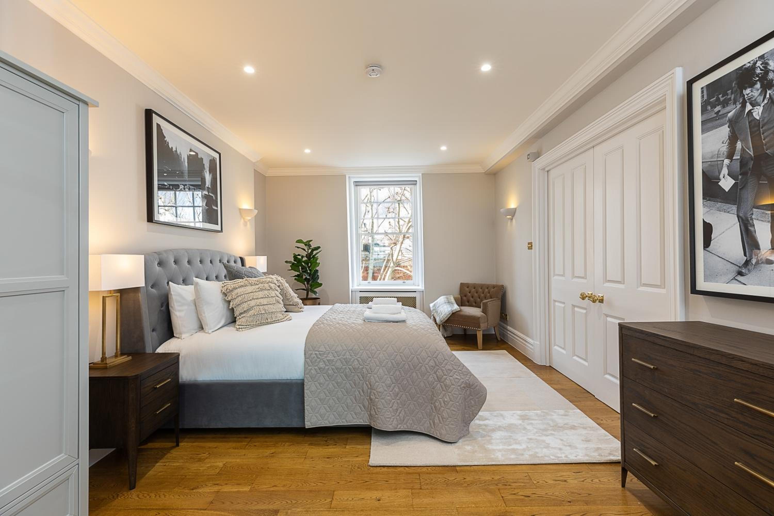 Astonishing flats near Mayfair & Piccadilly Circus