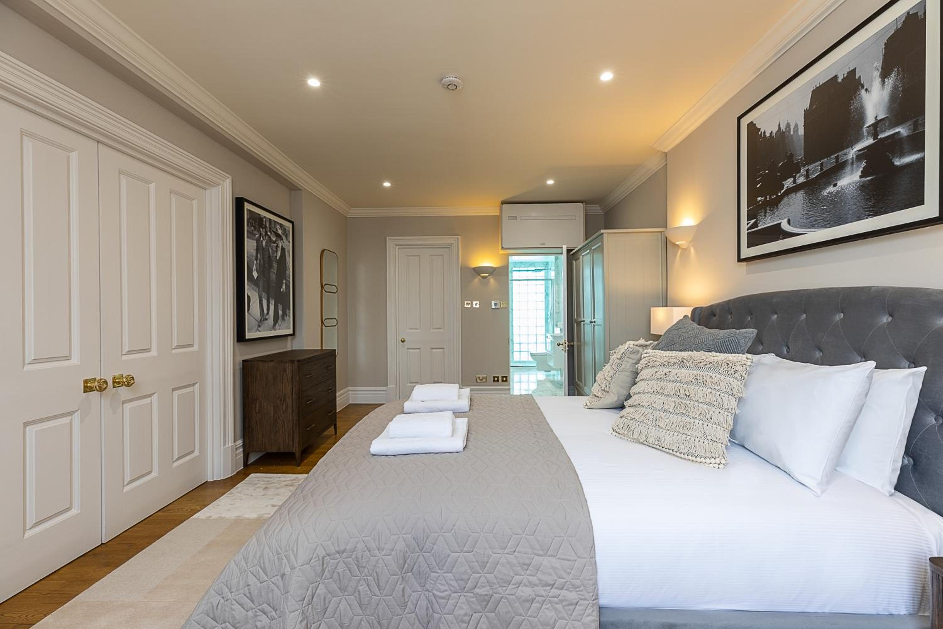 Astonishing flats near Mayfair & Piccadilly Circus