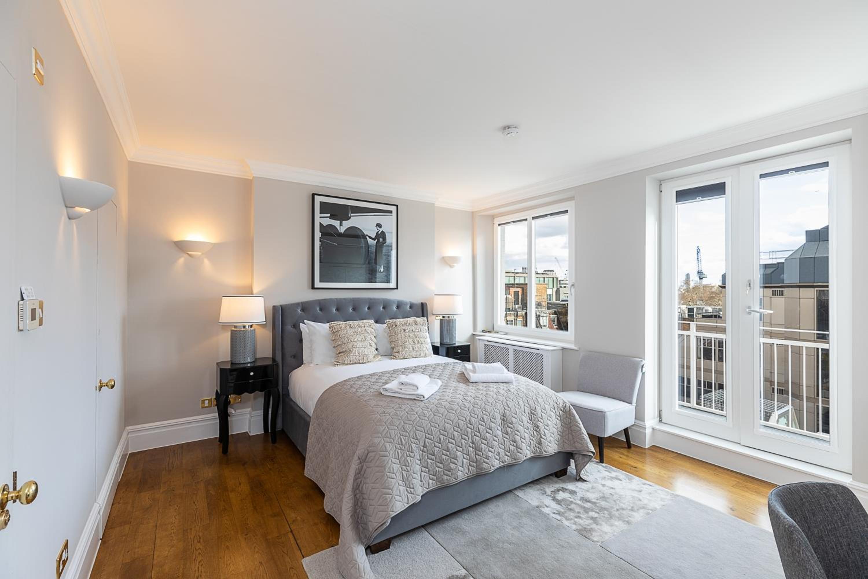 Astonishing flats near Mayfair & Piccadilly Circus