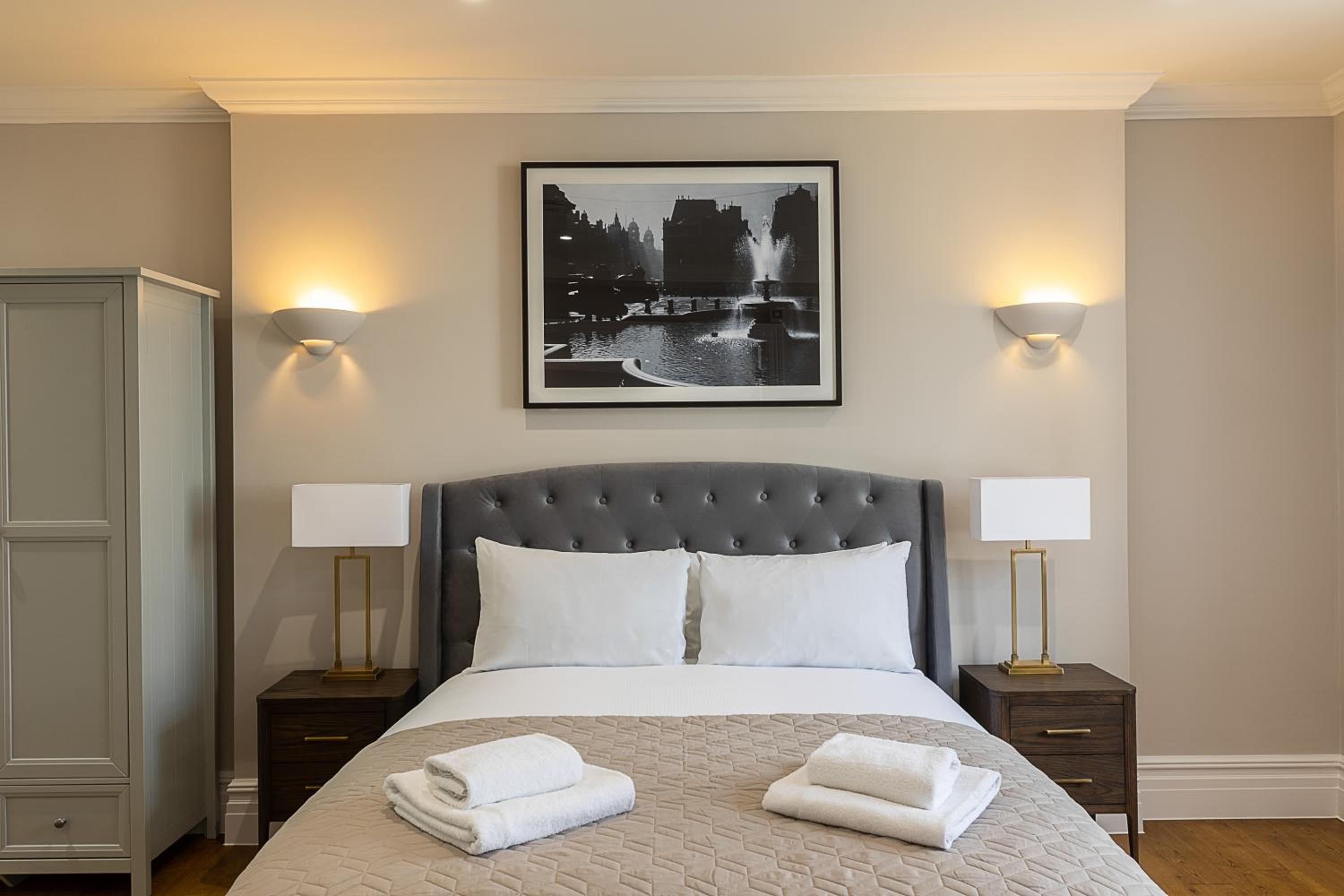 Astonishing flats near Mayfair & Piccadilly Circus