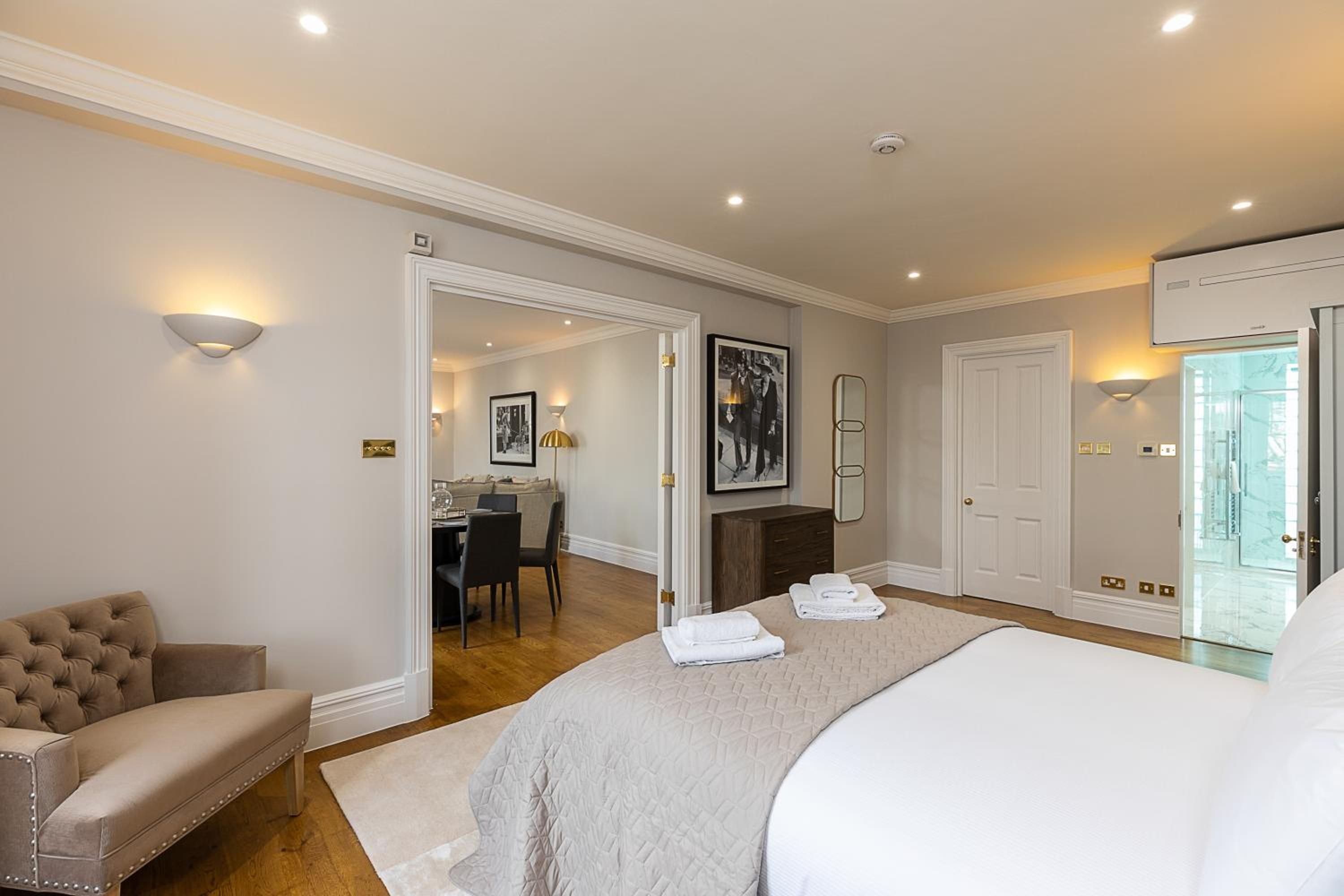 Astonishing flats near Mayfair & Piccadilly Circus