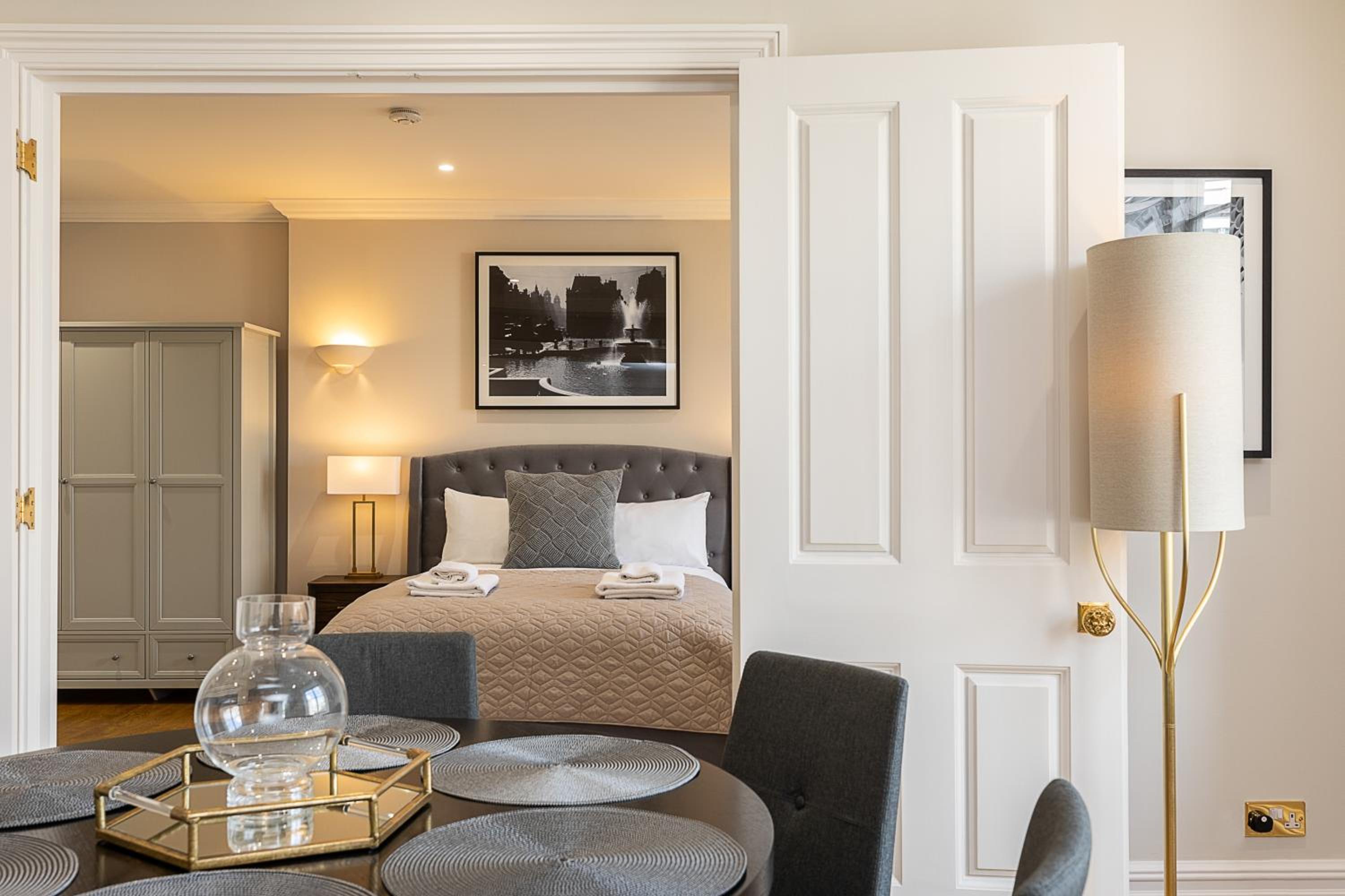 Astonishing flats near Mayfair & Piccadilly Circus