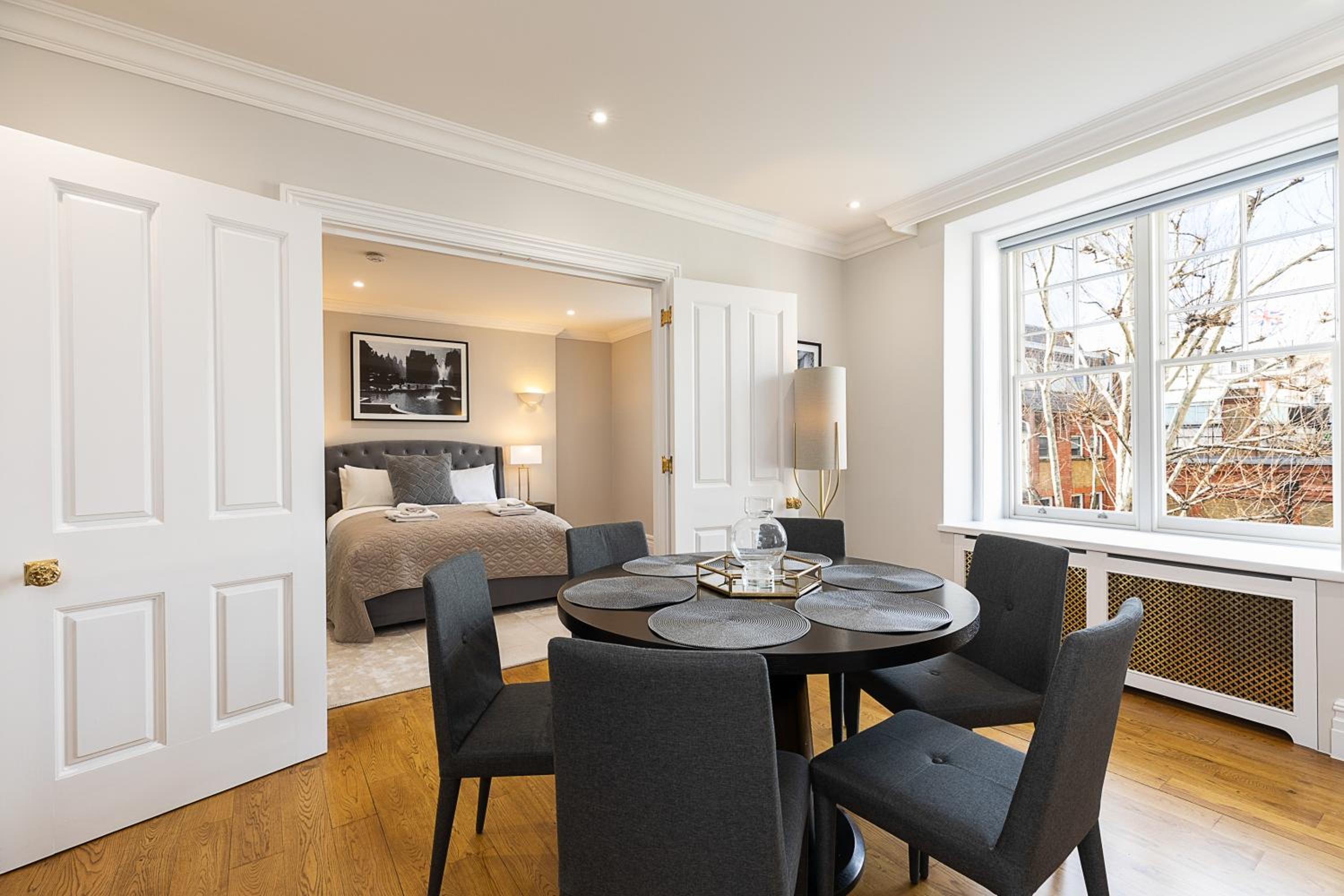 Astonishing flats near Mayfair & Piccadilly Circus