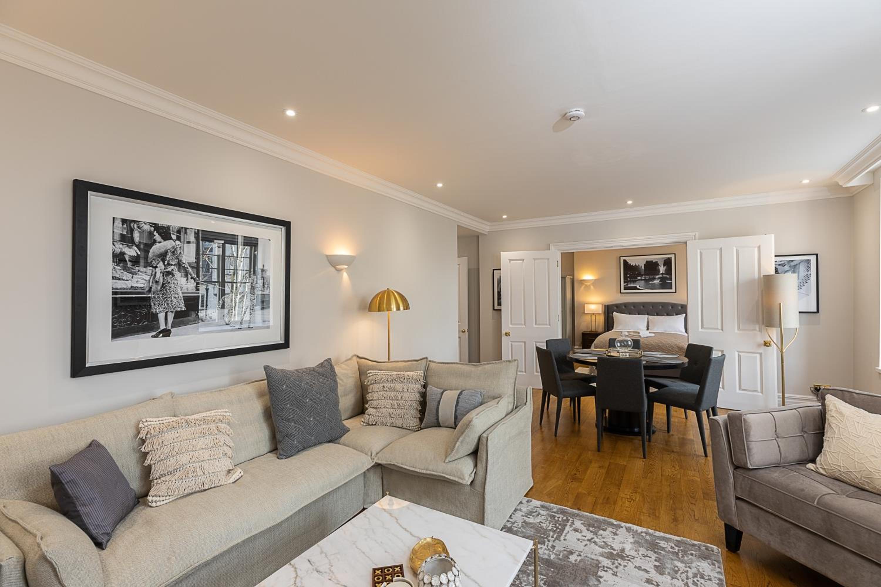 Astonishing flats near Mayfair & Piccadilly Circus