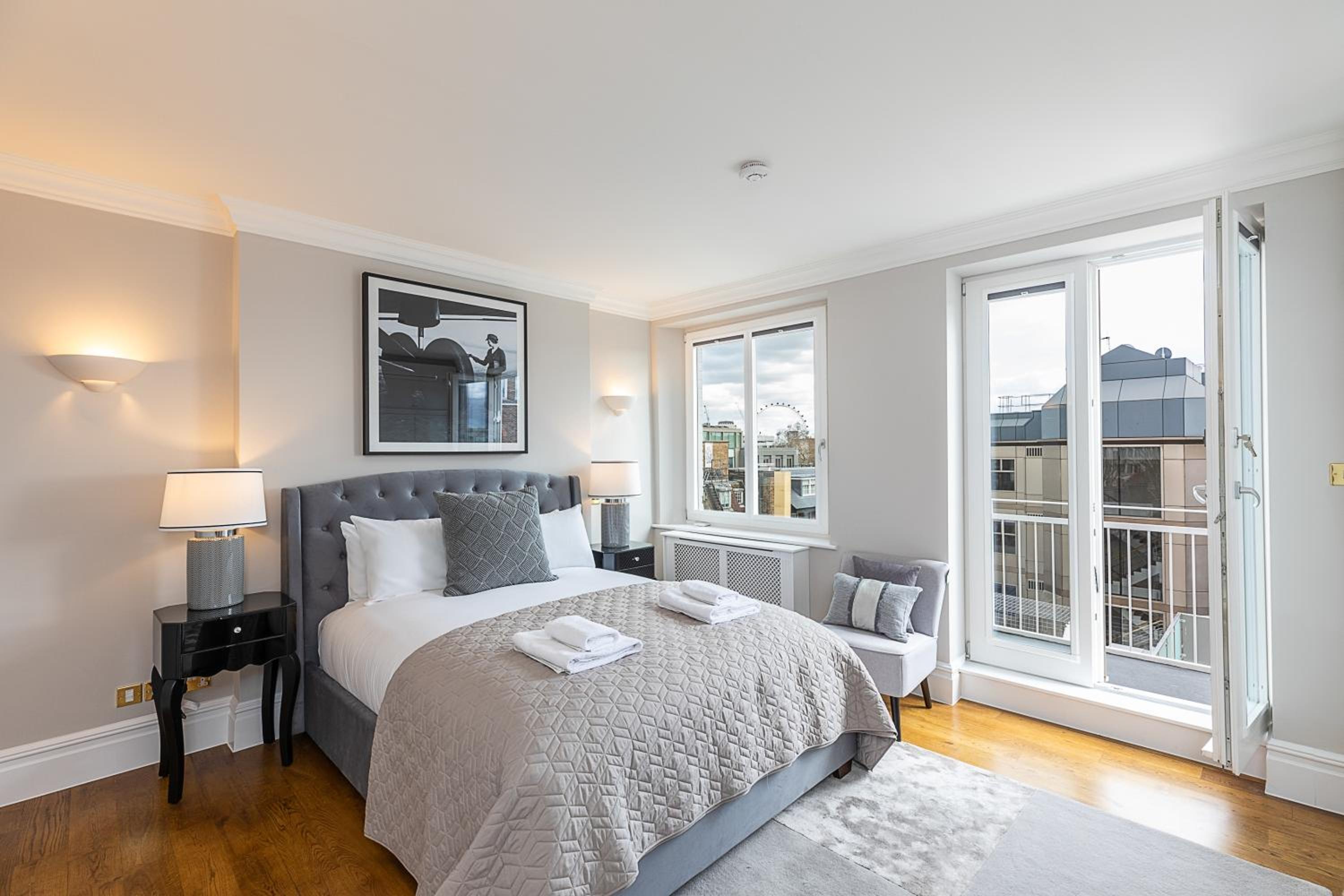 Astonishing flats near Mayfair & Piccadilly Circus