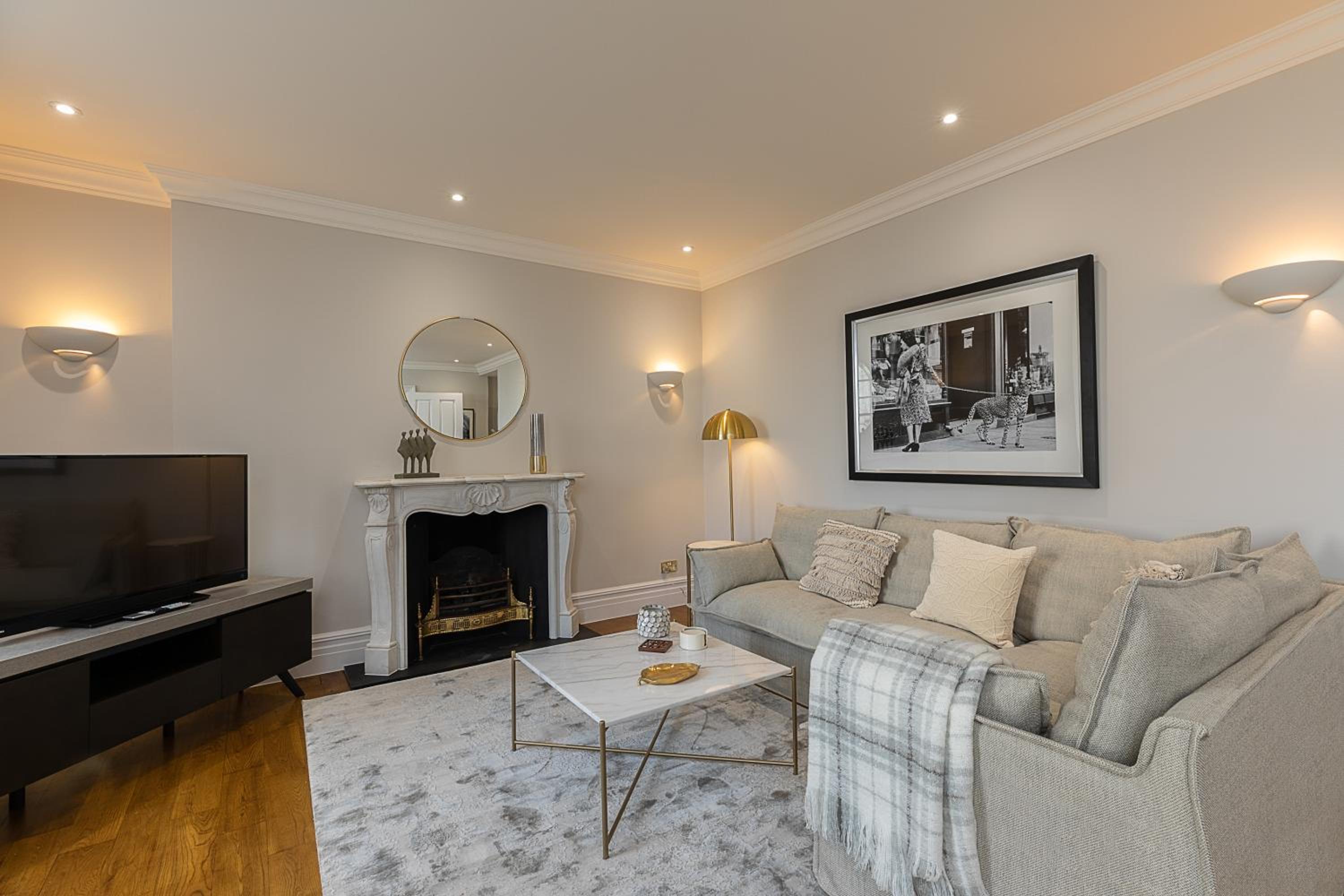 Astonishing flats near Mayfair & Piccadilly Circus