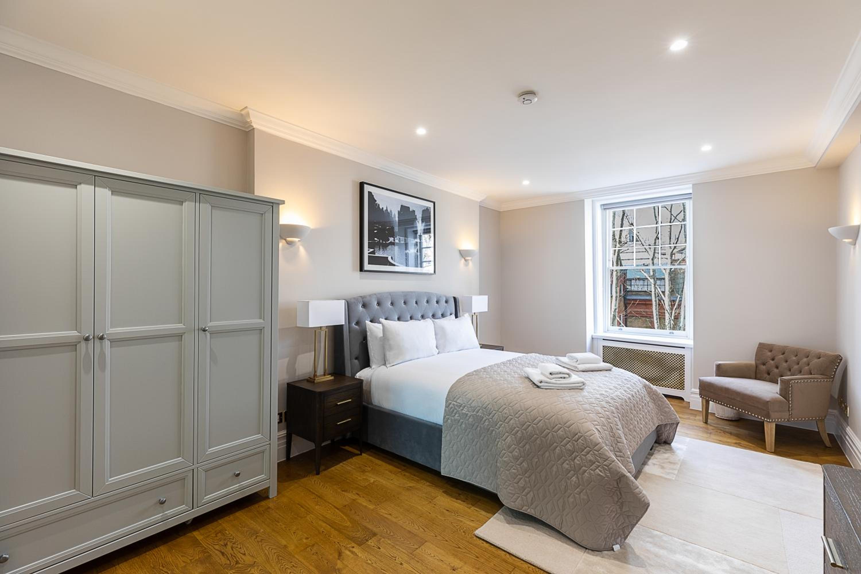 Astonishing flats near Mayfair & Piccadilly Circus