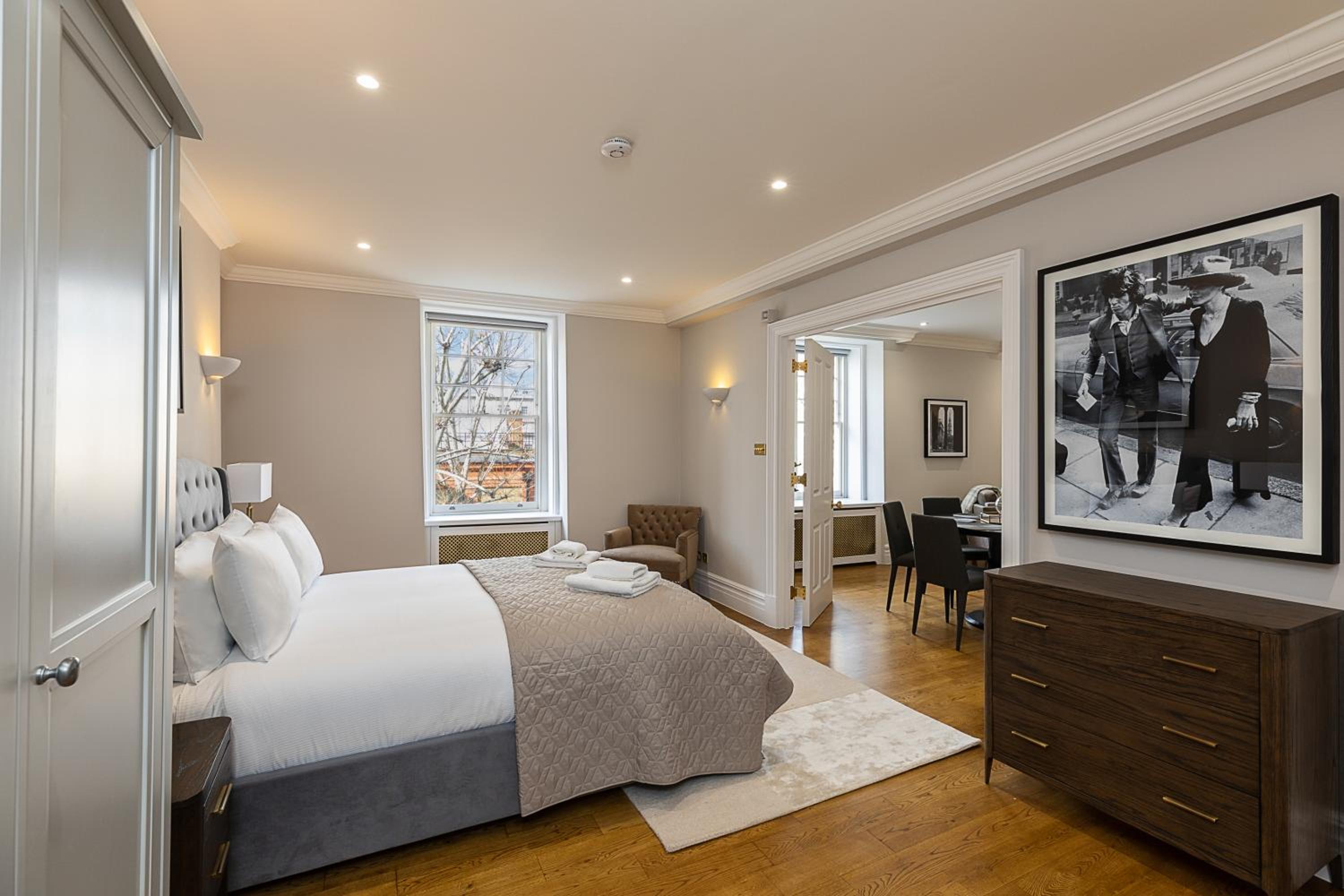 Astonishing flats near Mayfair & Piccadilly Circus