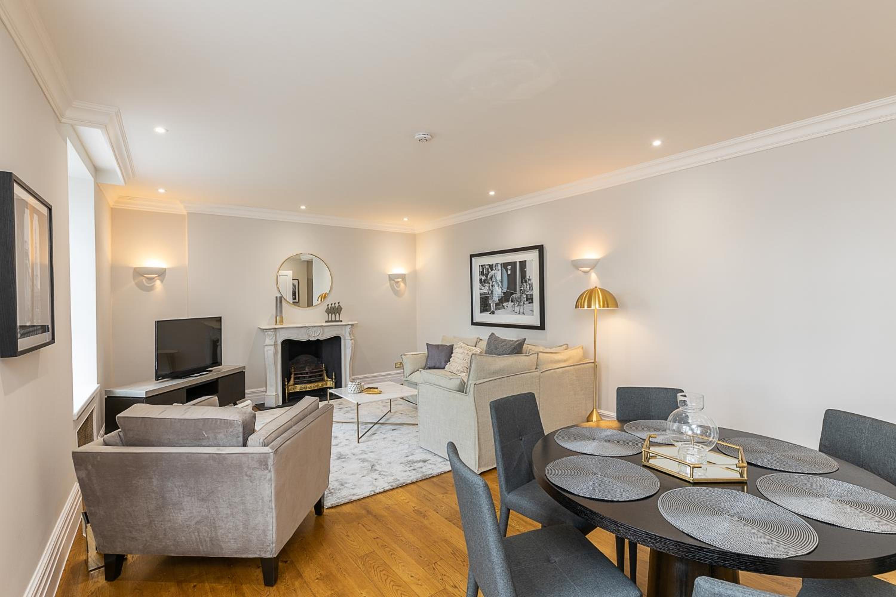 Astonishing flats near Mayfair & Piccadilly Circus