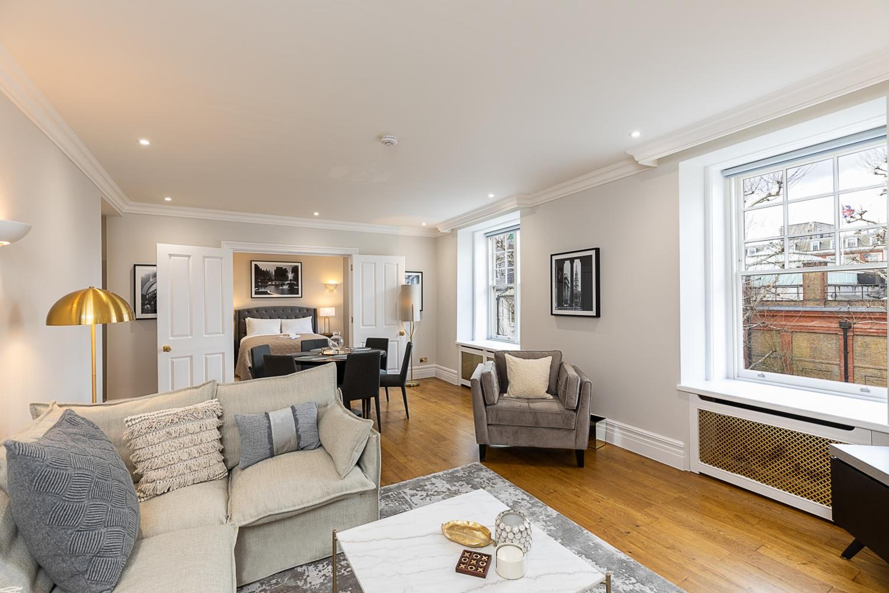 Astonishing flats near Mayfair & Piccadilly Circus