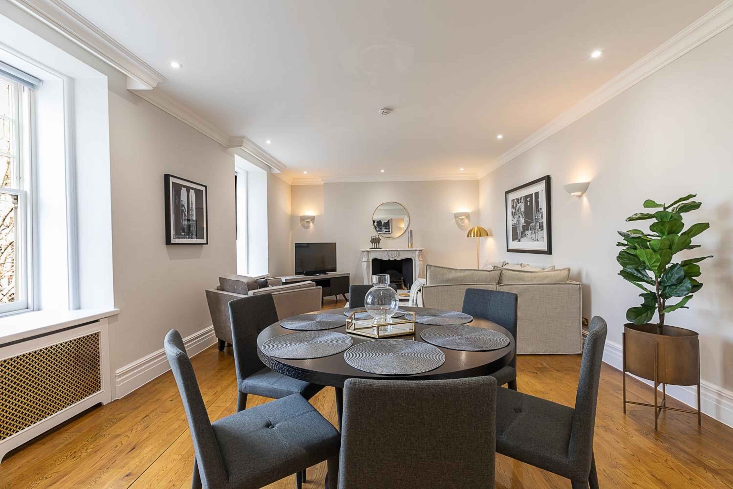 Astonishing flats near Mayfair & Piccadilly Circus