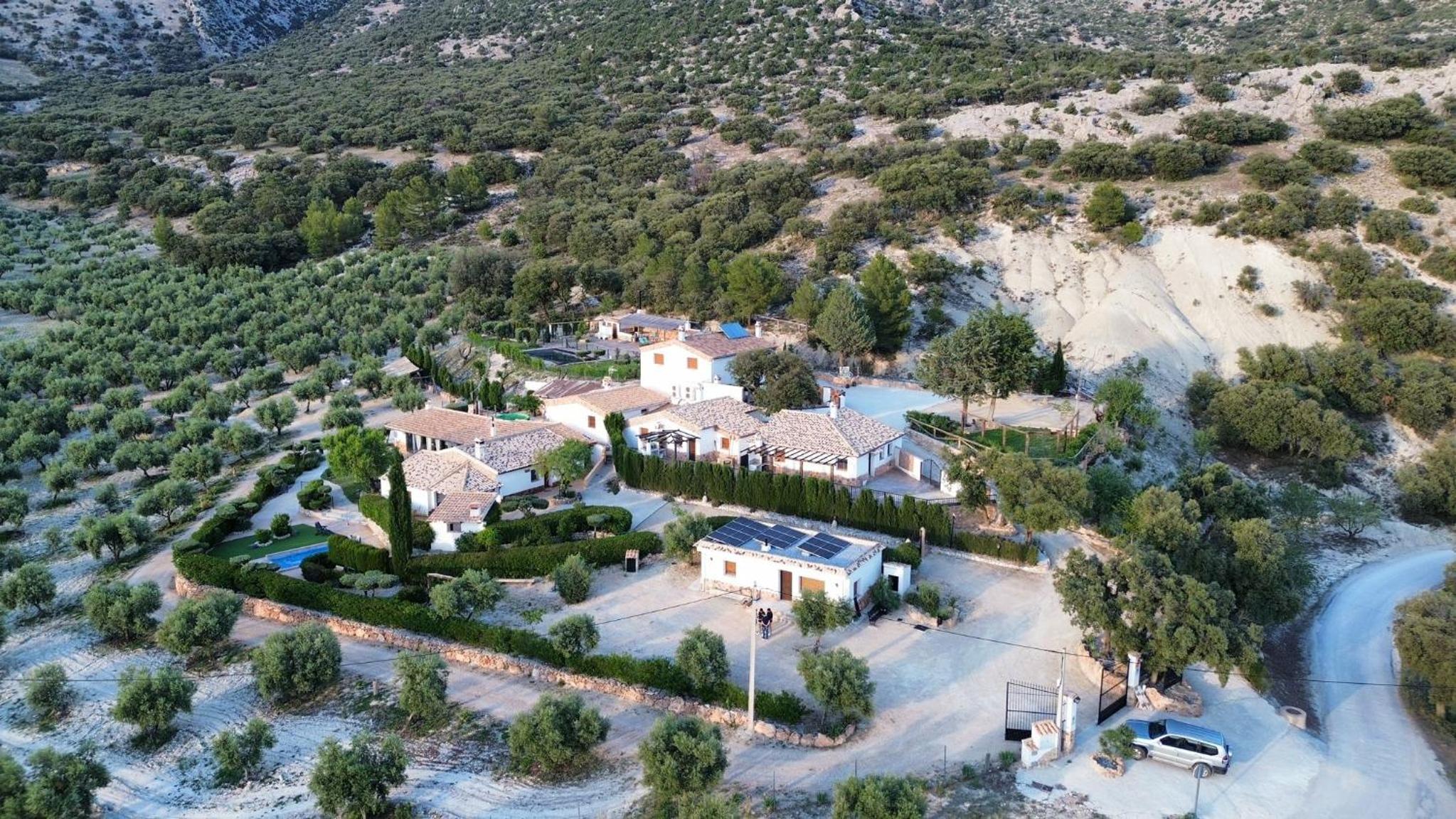 ENTRESIERRAS Apartamentos rurales con chimenea, barbacoa y espacio para eventos