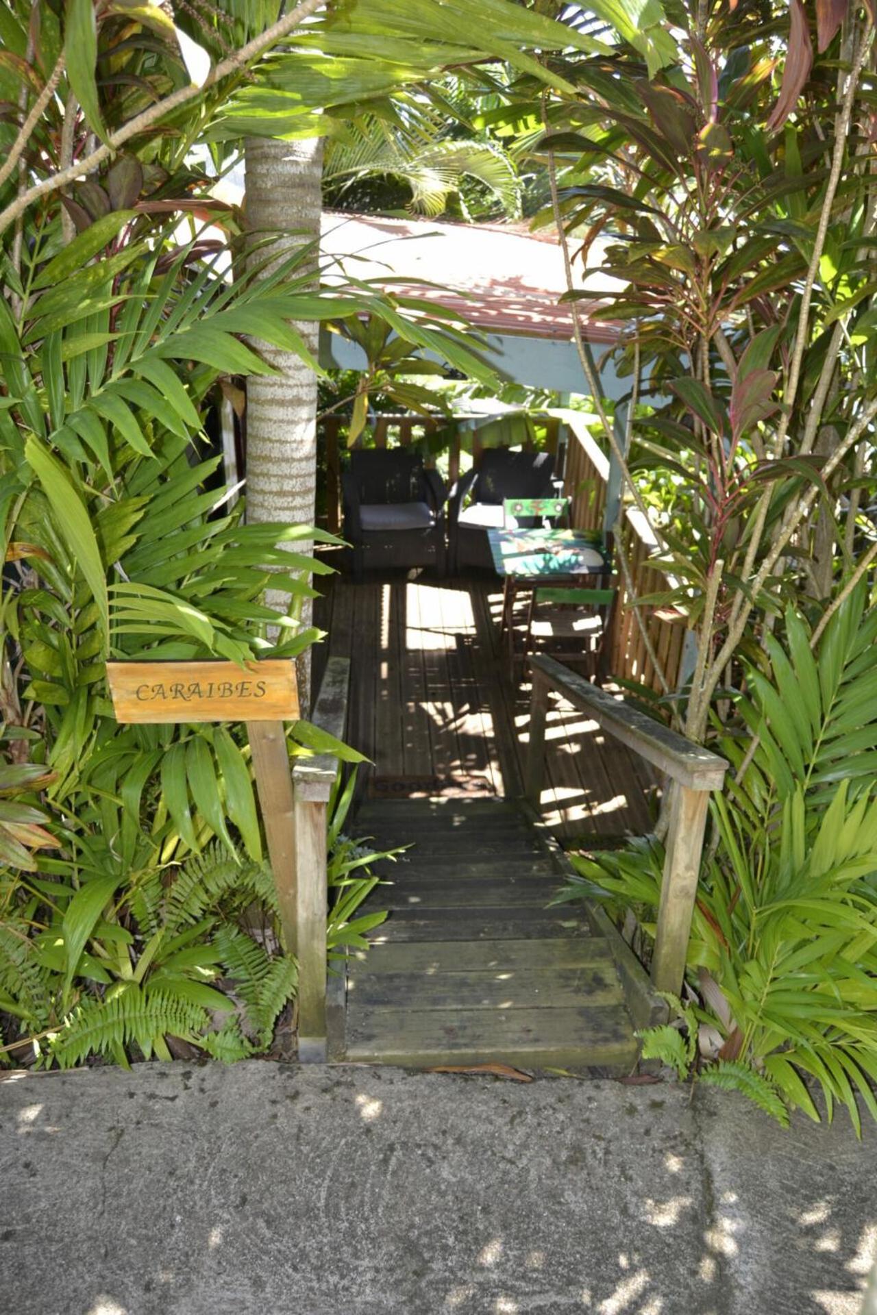 Bungalows Caraibes et Goyave proches de la route mais calme la nuit view 4