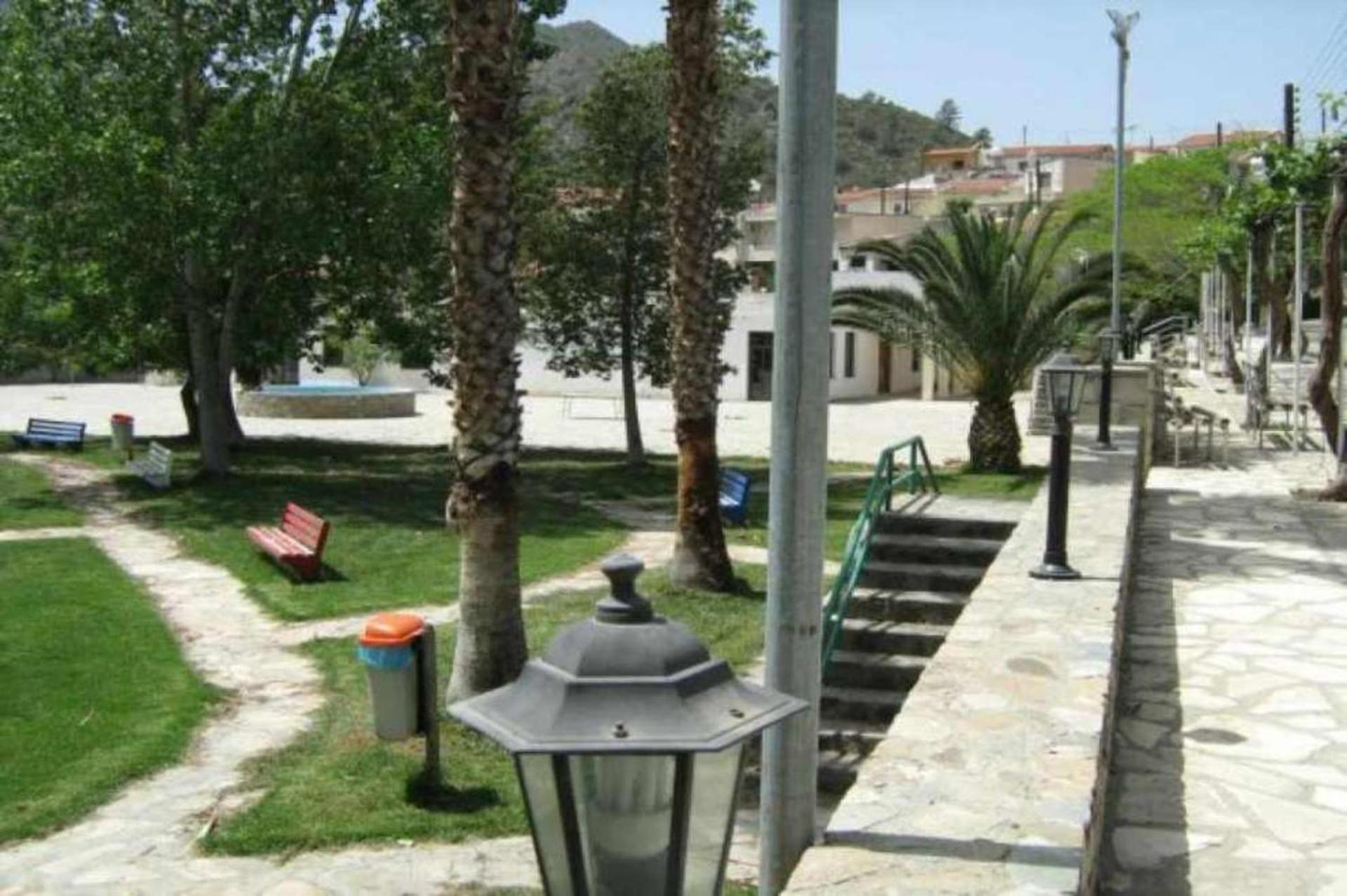 Beautiful 3 Bedr House in Arakapas with fireplace