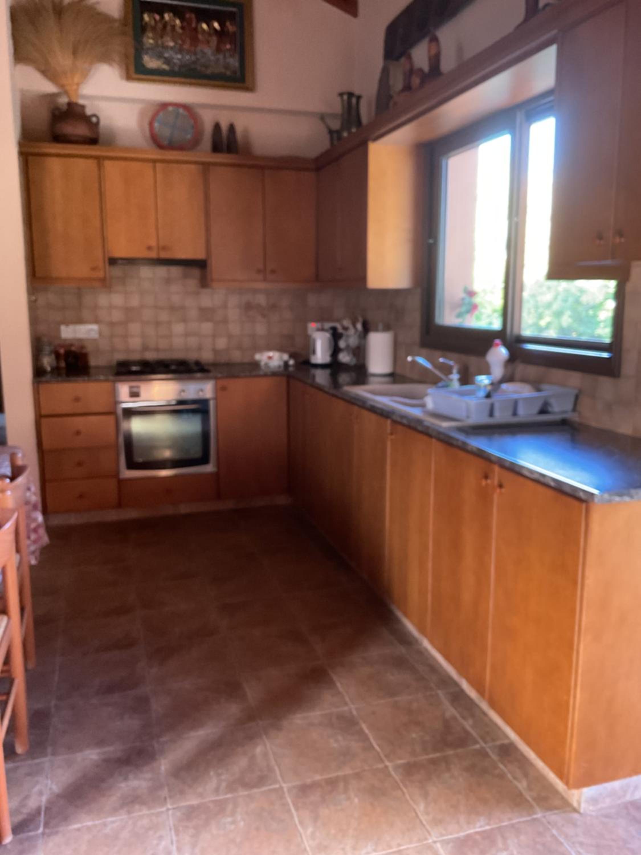 Beautiful 3 Bedr House in Arakapas with fireplace