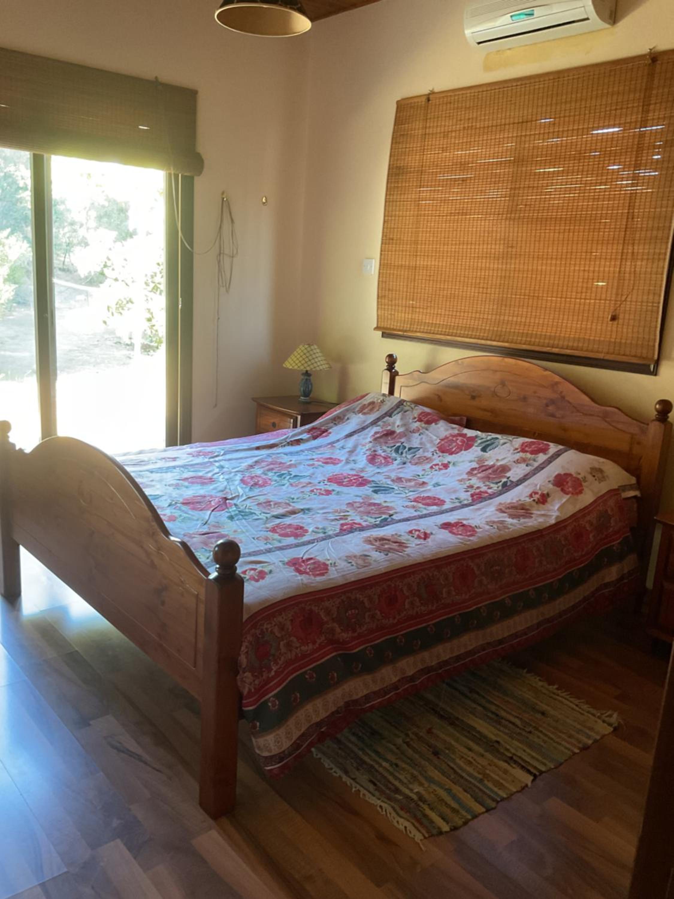 Beautiful 3 Bedr House in Arakapas with fireplace