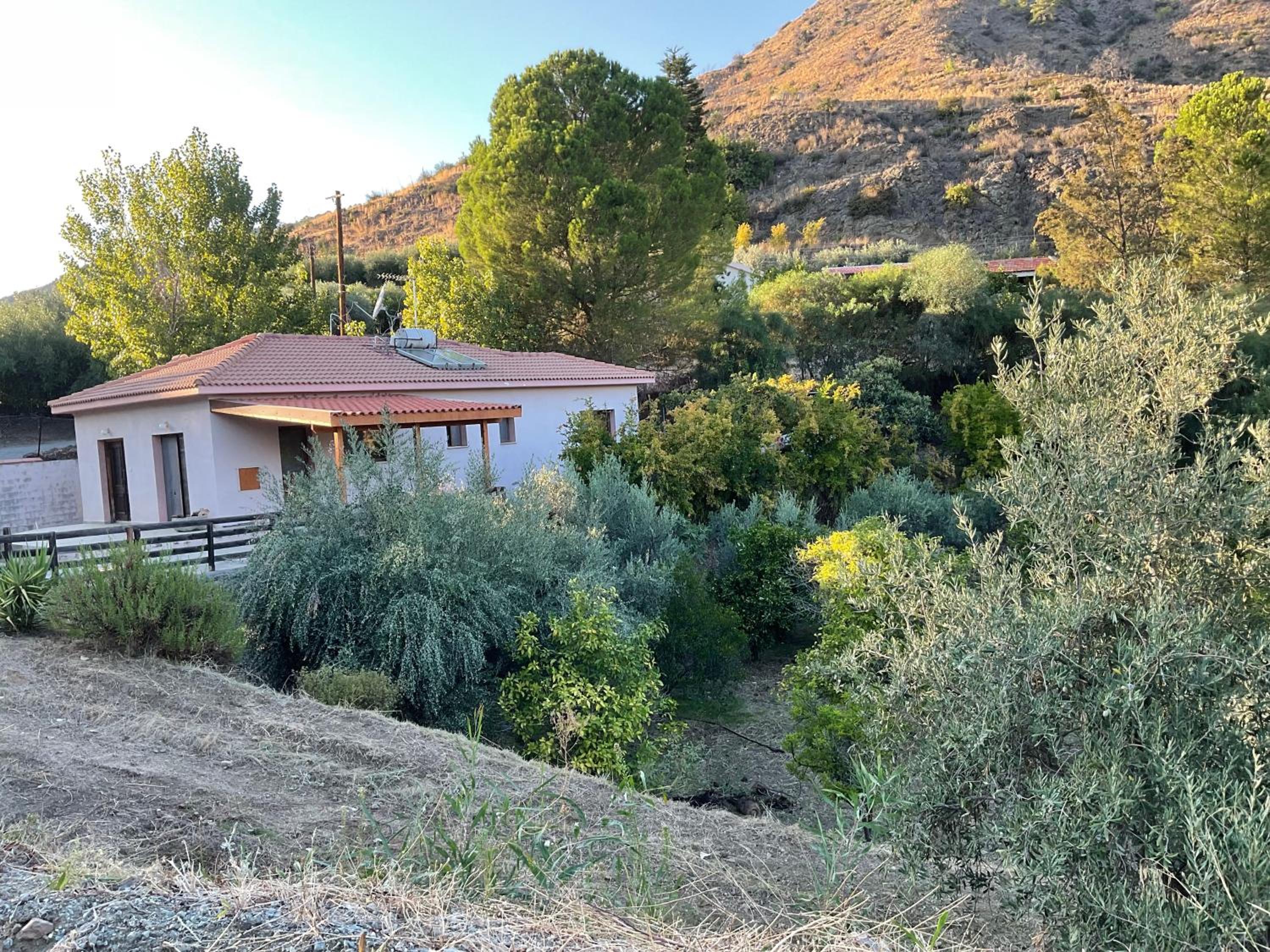 Beautiful 3 Bedr House in Arakapas with fireplace