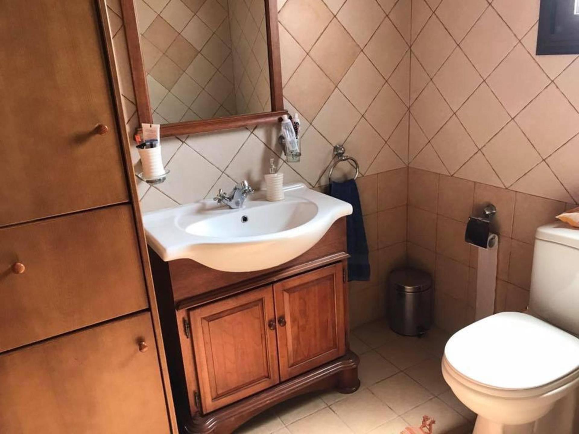 Beautiful 3 Bedr House in Arakapas with fireplace