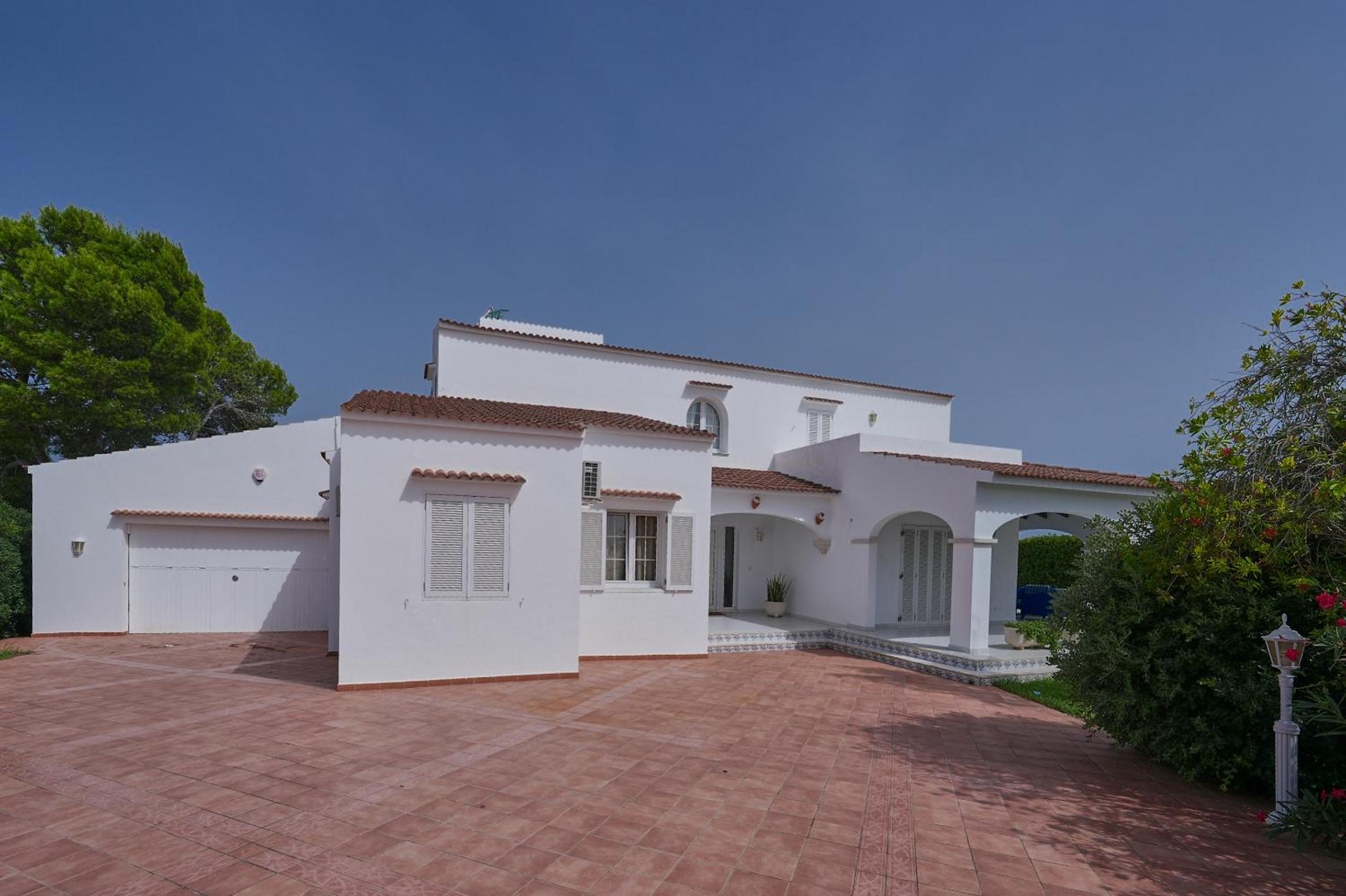Villa Savanna Spacious villa with private pool near the beach