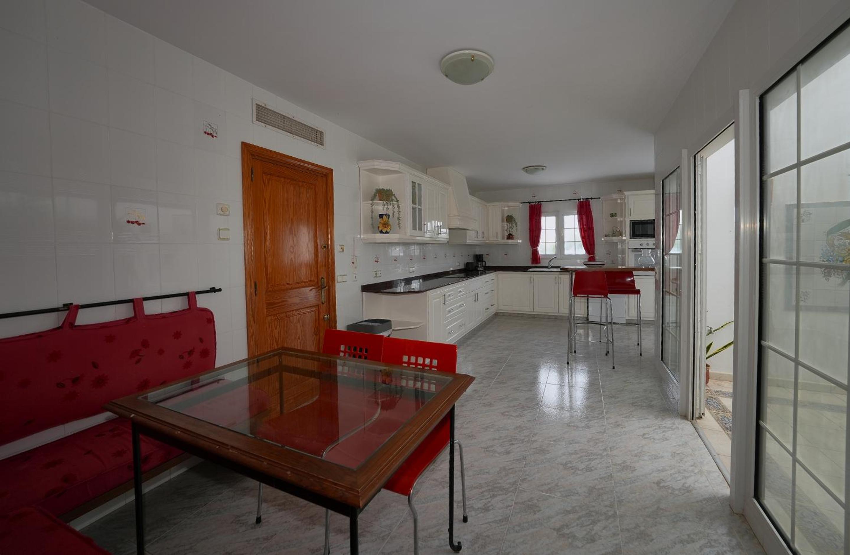 Villa Savanna Spacious villa with private pool near the beach