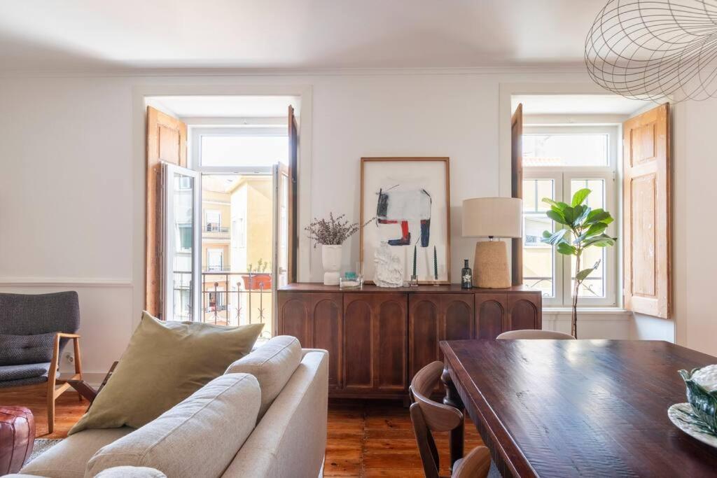 Casa das Flores 4BR + Office Space and A/C view 5