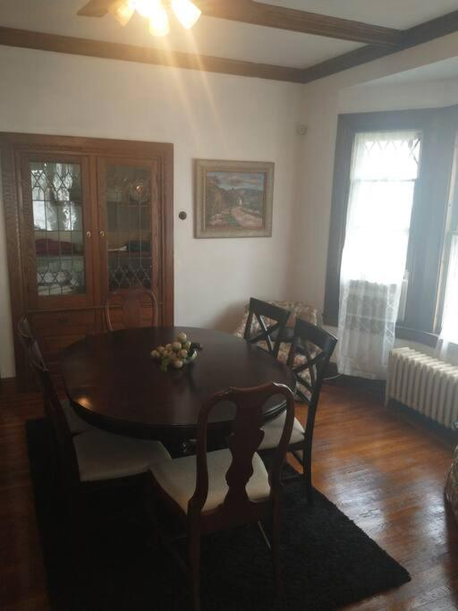 Cozy Cape Cod Bungalow King Queen WD Full Kitchen Wifi Desk view 5