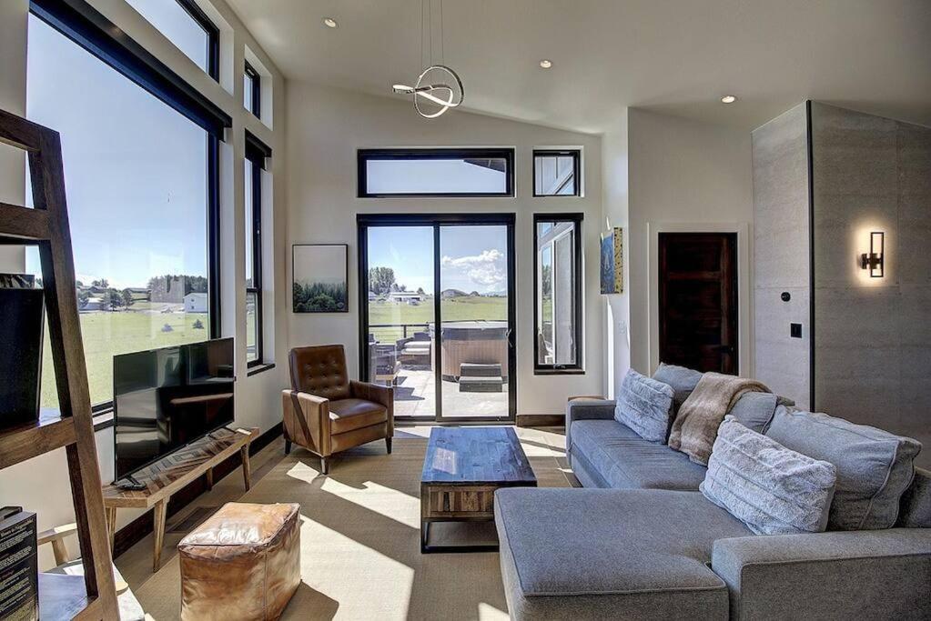 Modern Wintercrest Oasis view 5