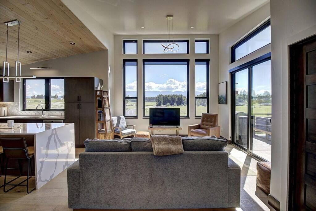 Modern Wintercrest Oasis view 4