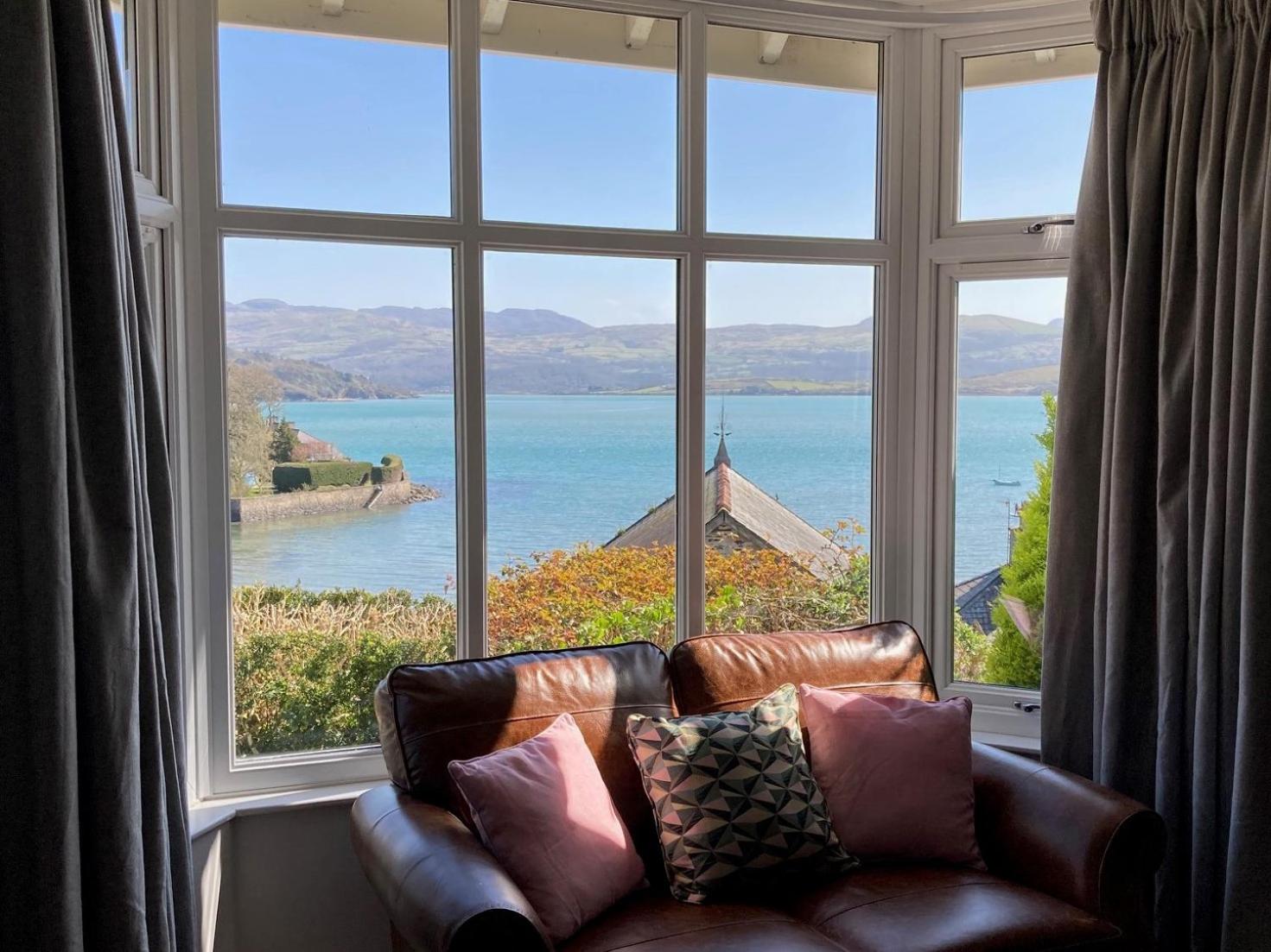 Bryn Gwyn, Sleeps 8, Sea Views, Borth y Gest view 4