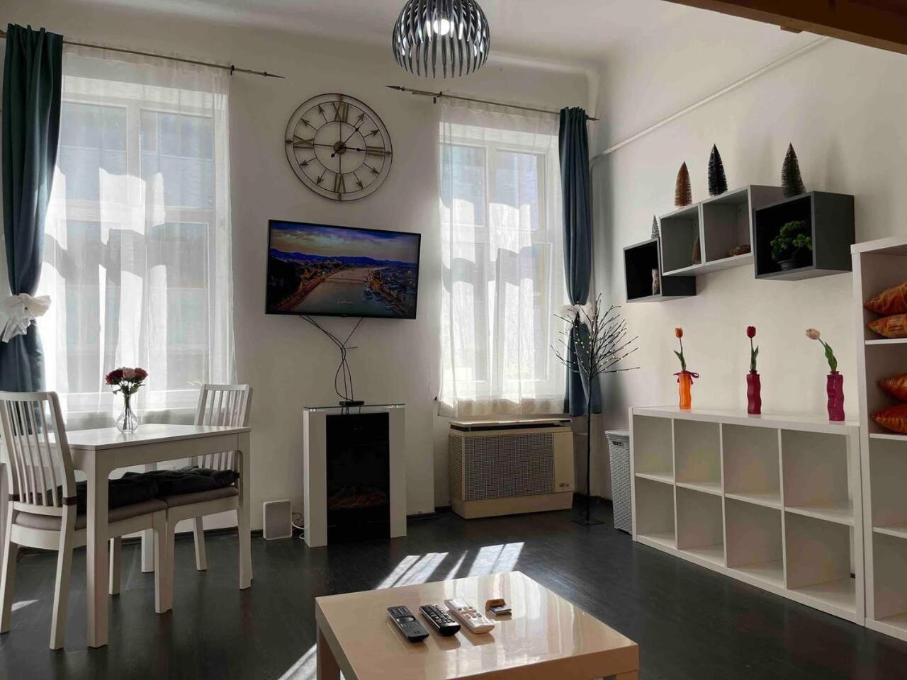 Cozy apartment near the office buildings view 4