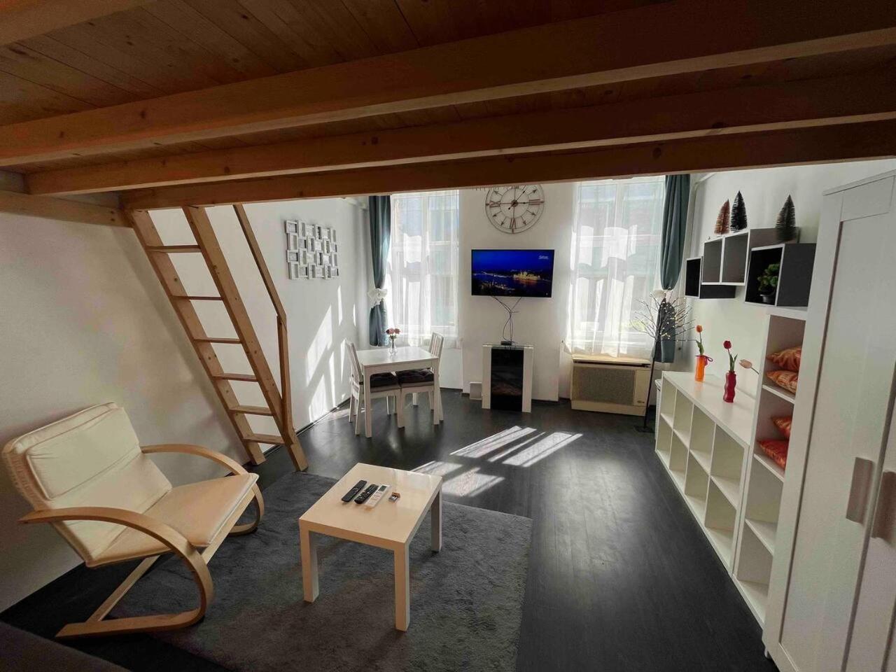 Cozy apartment near the office buildings view 5