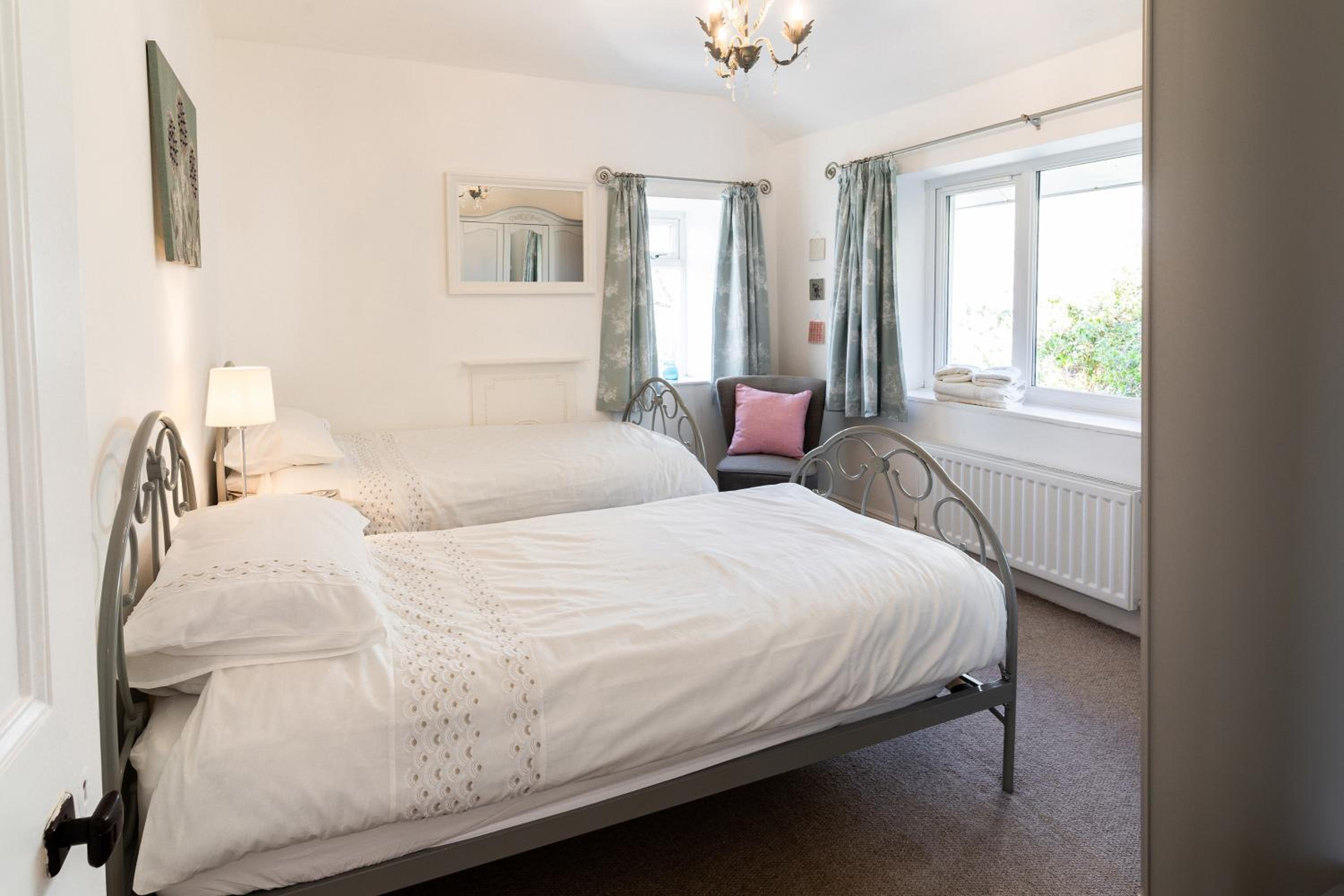 Bryn Gwyn, Sleeps 8, Sea Views, Borth y Gest view 2