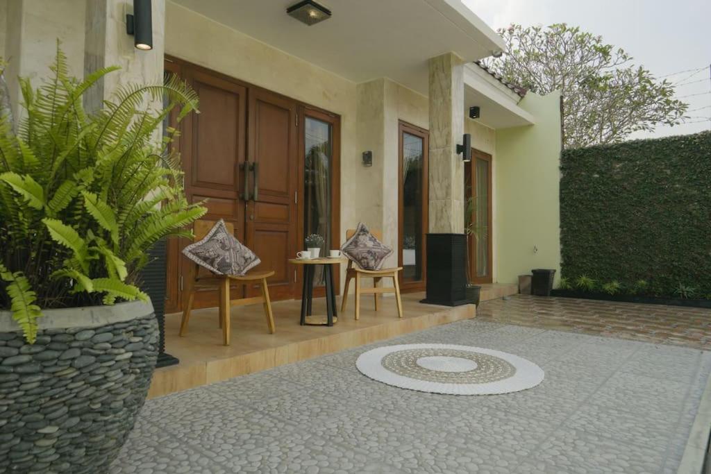 Villa Vanya Jogja (8-10p) private pool view 5