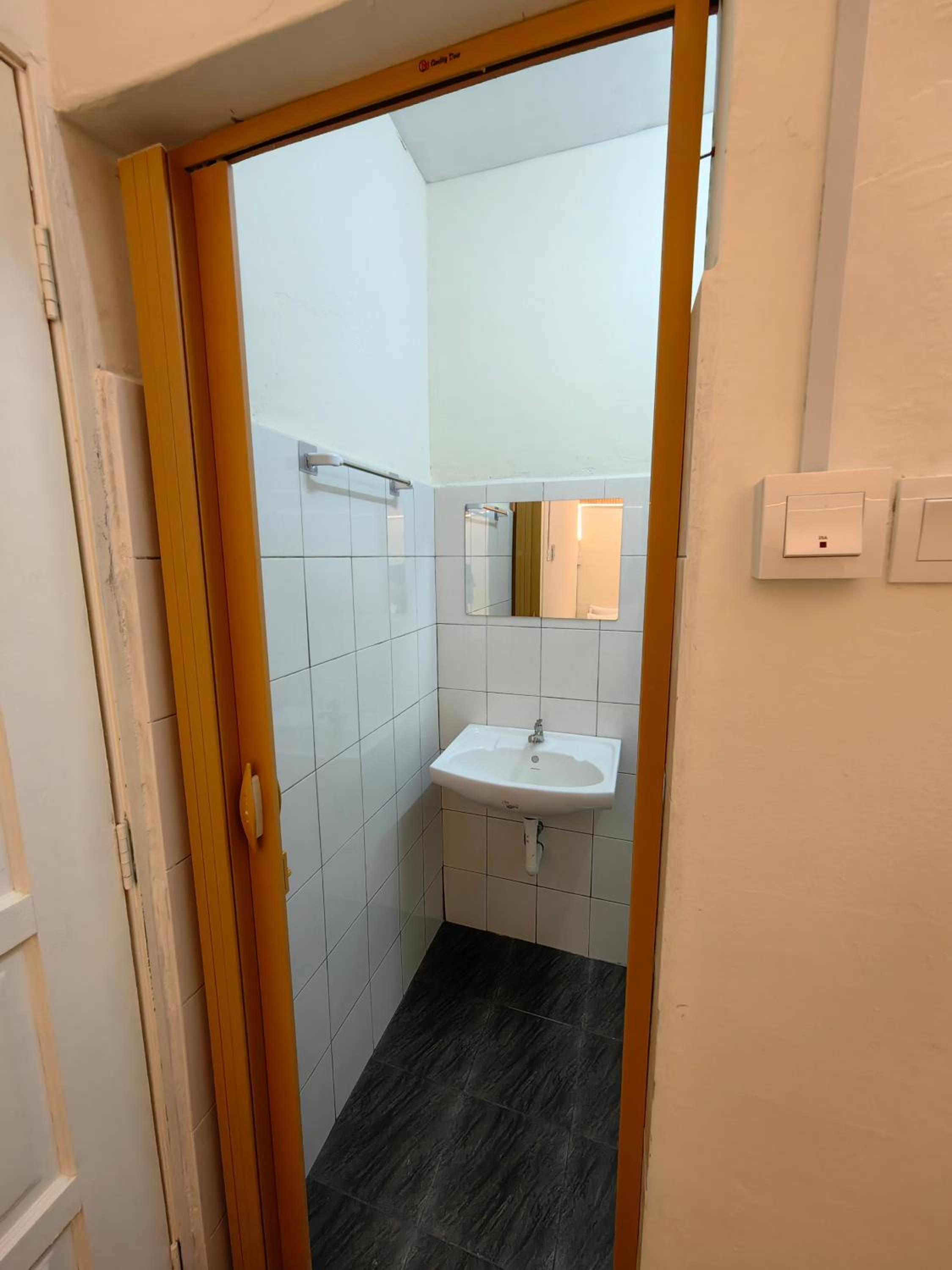WW Hostel 22A Private Shower photo 3