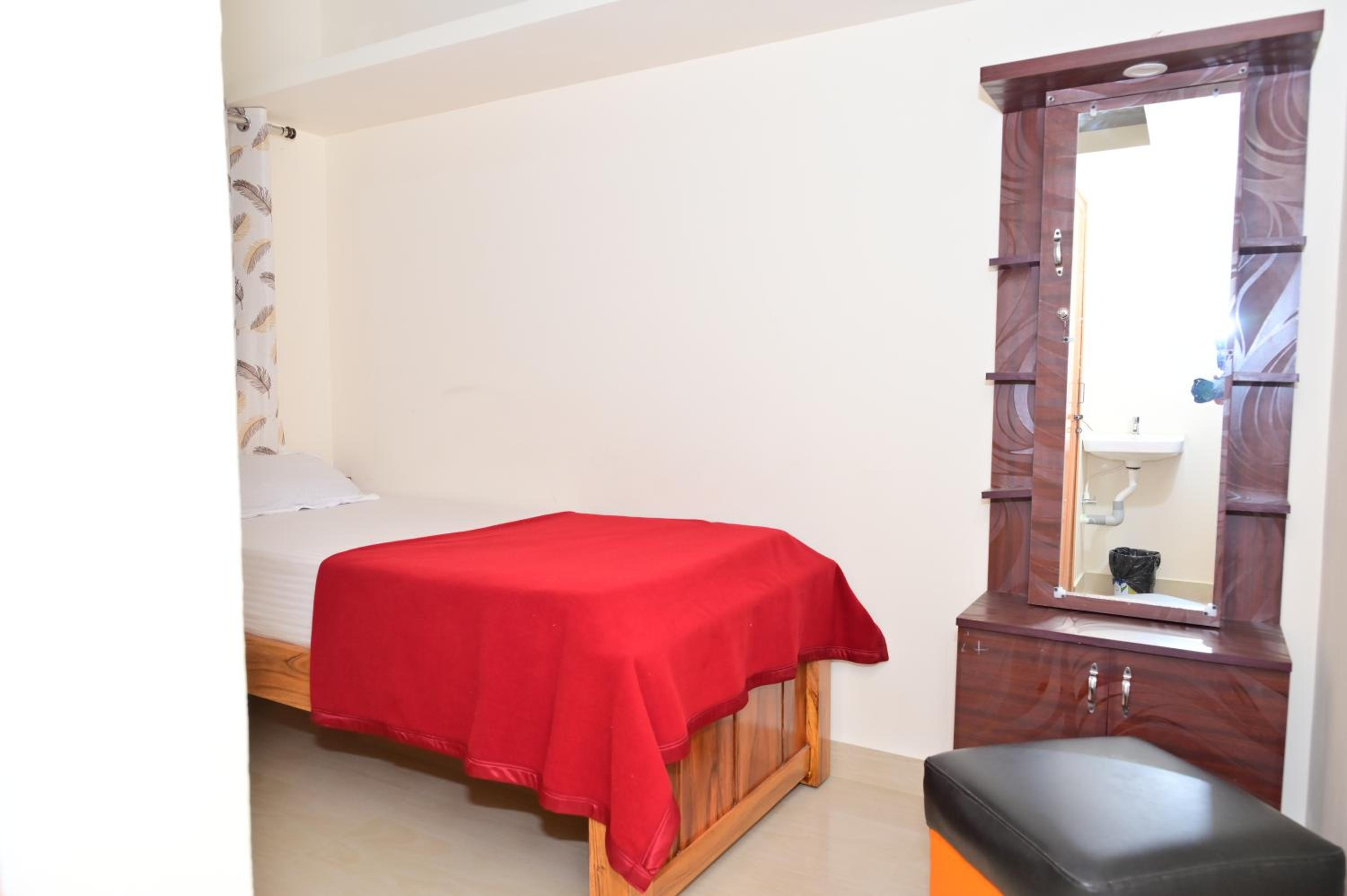 GOLDENGATE HOME STAY