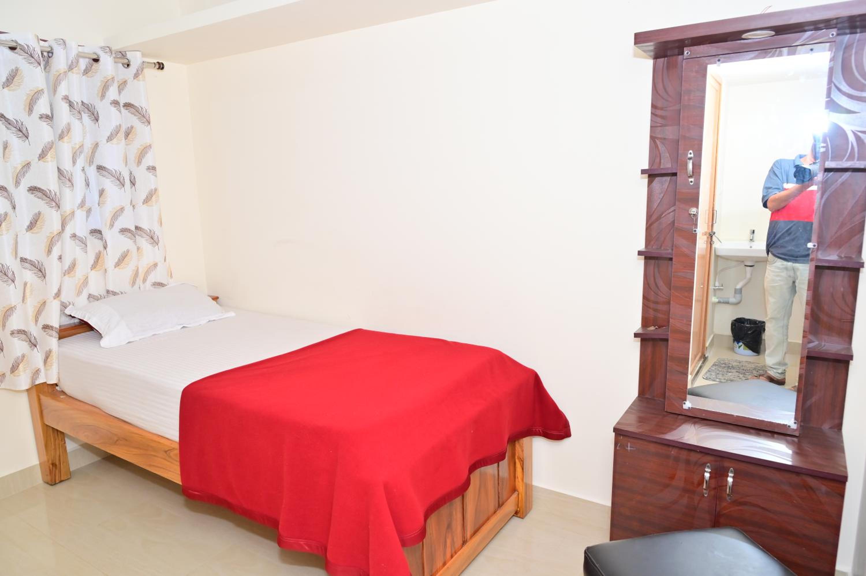 GOLDENGATE HOME STAY